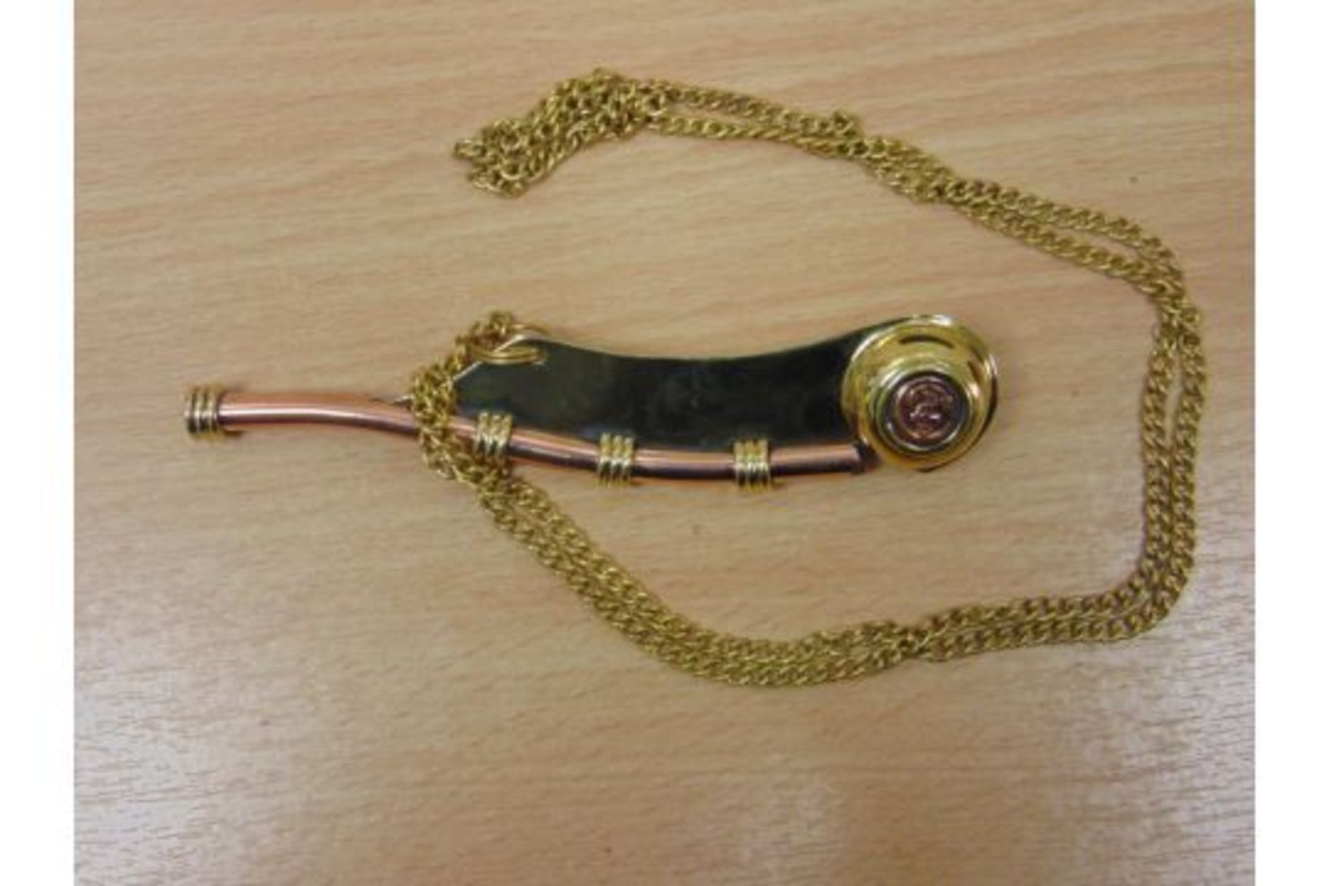 BOSON'S WHISTLE IN BRASS AND COPPER WITH CHAIN AND STORAGE BOX - Image 3 of 5