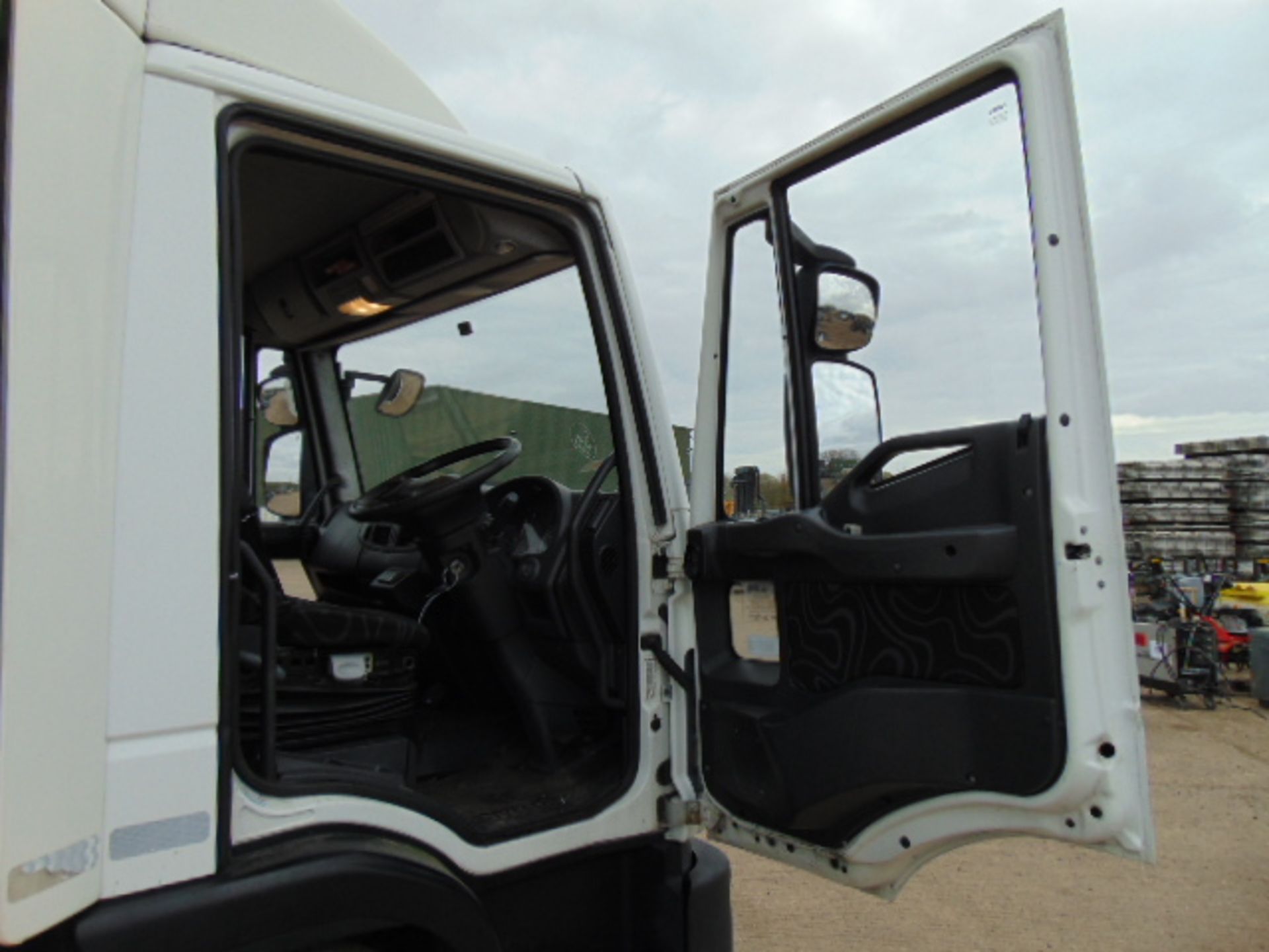 2011 Iveco Eurocargo 100E18 Day Cab Box Van 4x2 3.9L Diesel - Prison/Secure Transport Vehicle - Image 19 of 24