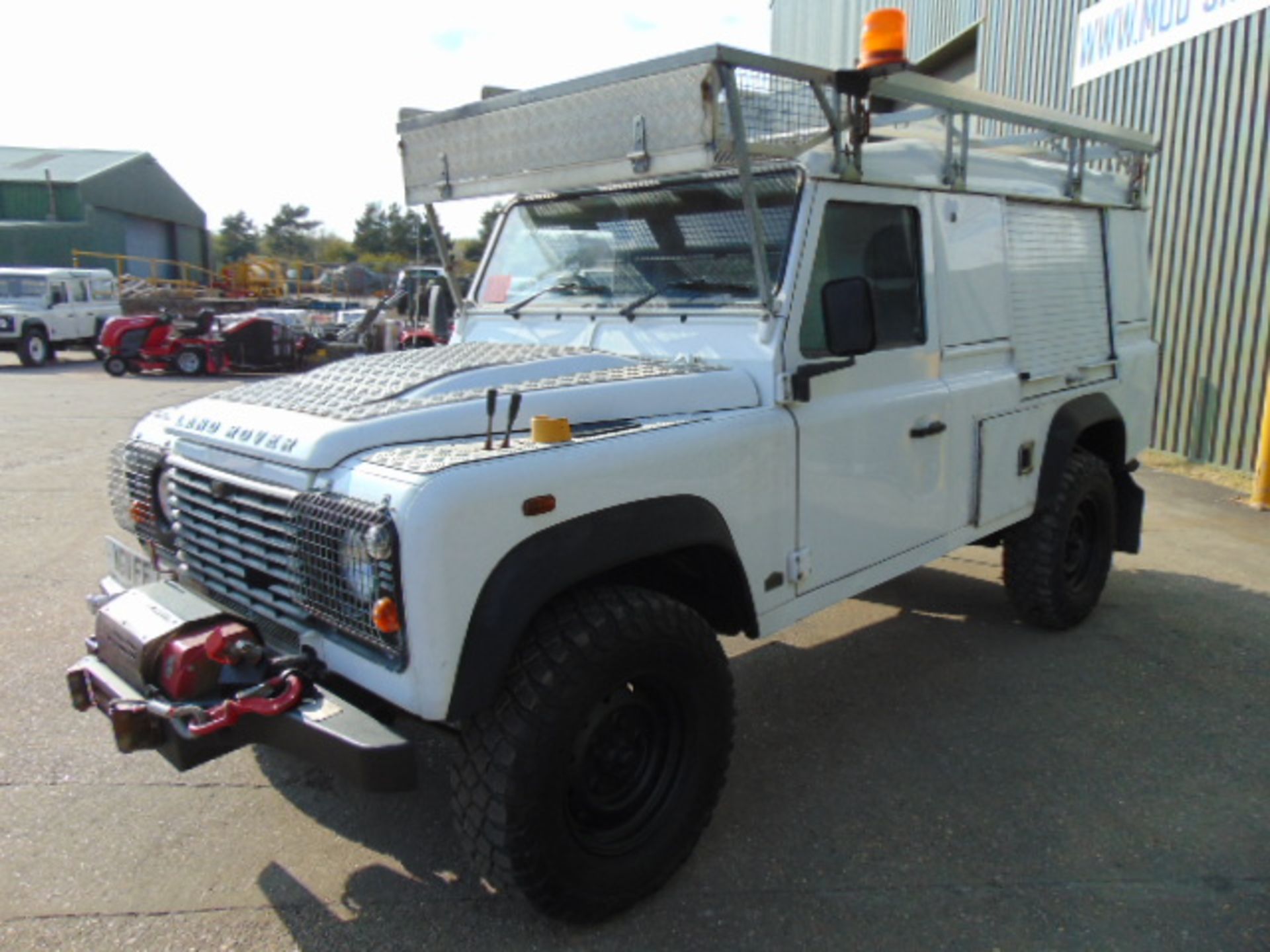 2011 Land Rover Defender 110 Puma hardtop 4x4 Utility vehicle (mobile workshop) - Image 3 of 34