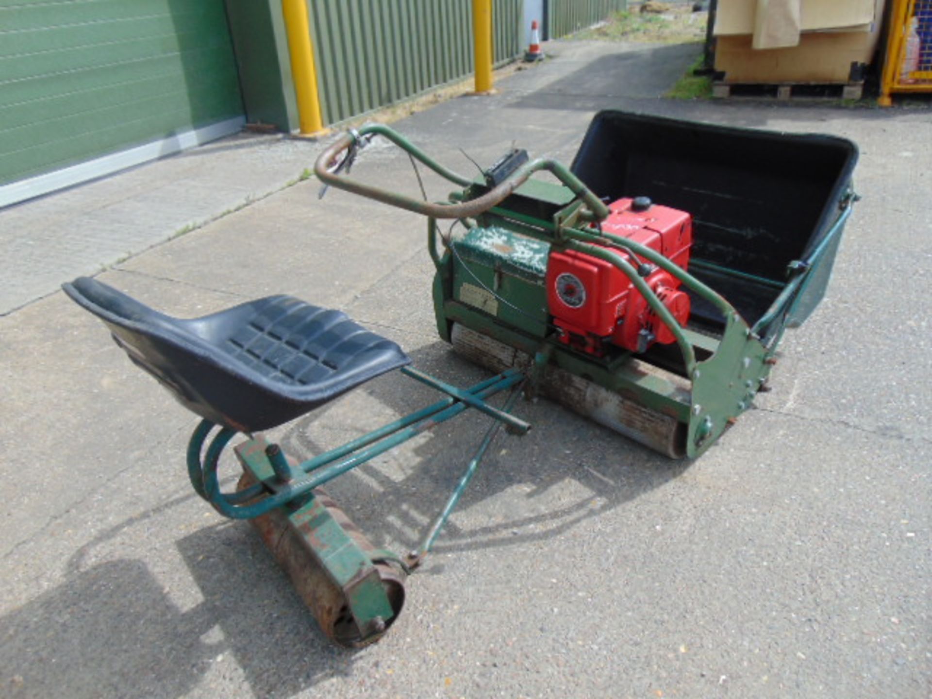 Atco 34" Groundsman B34 Lawn Mower with Magnum Kohler 8 engine - Image 5 of 14