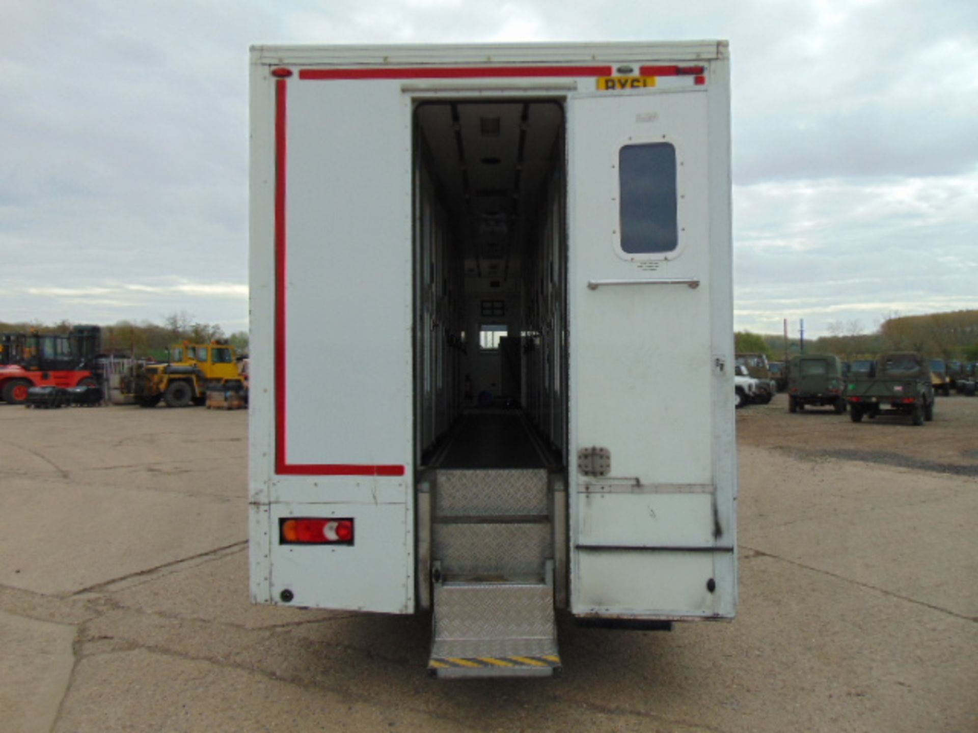 2011 Iveco Eurocargo 100E18 Day Cab Box Van 4x2 3.9L Diesel - Prison/Secure Transport Vehicle - Bild 10 aus 24