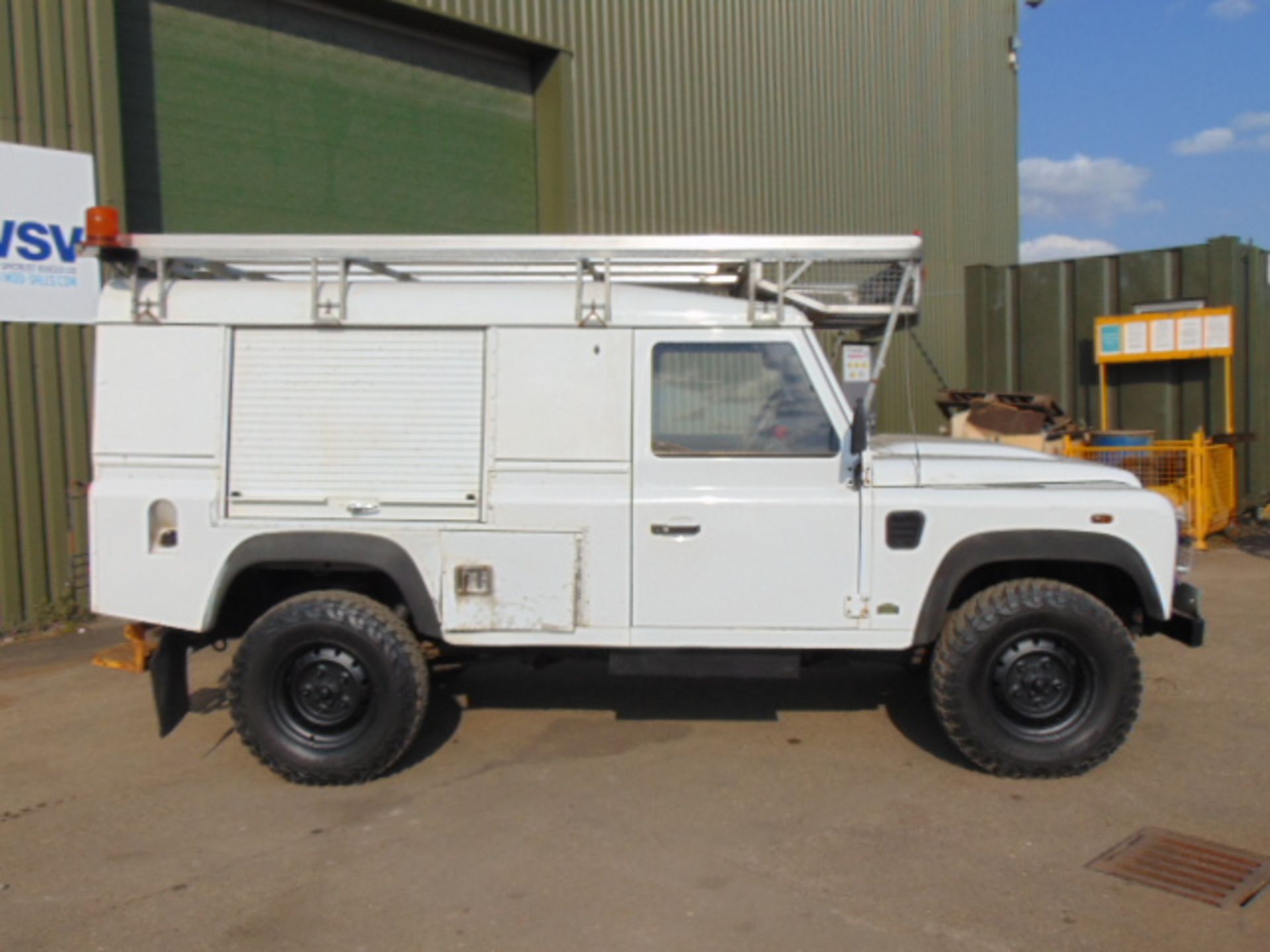 2011 Land Rover Defender 110 Puma hardtop 4x4 Utility vehicle (mobile workshop) - Image 5 of 34