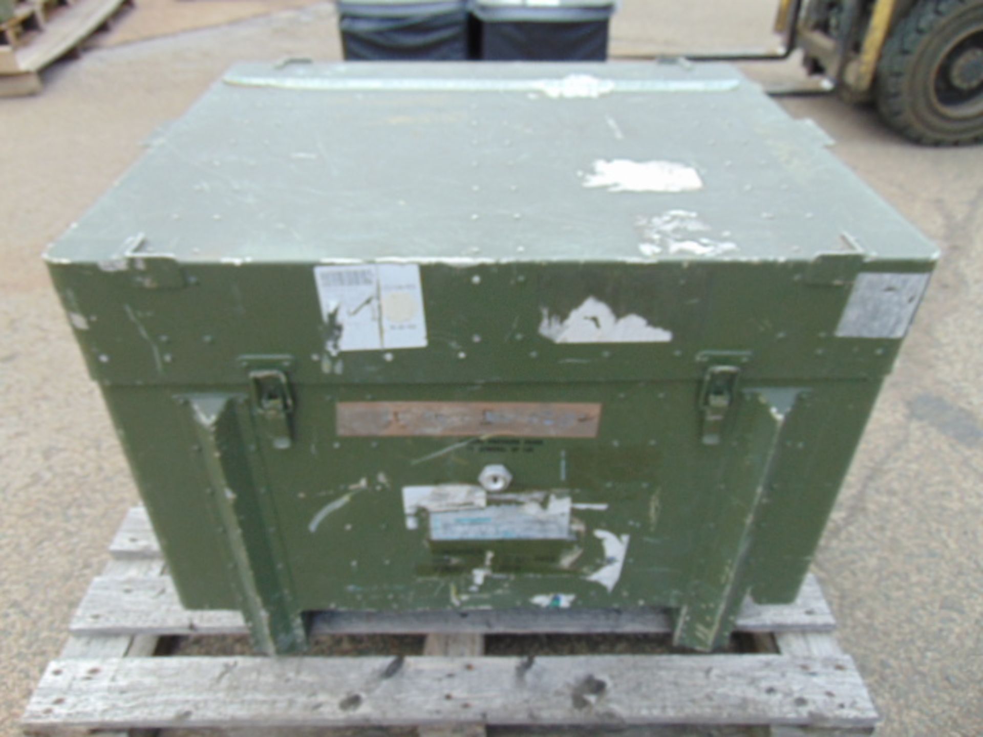 Large Heavy Duty Secure Storage Box as shown - Image 6 of 6