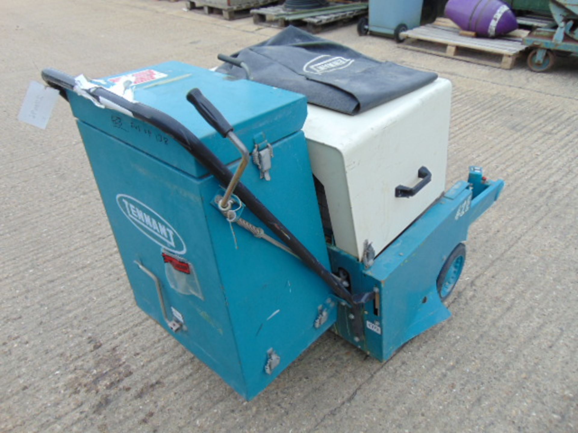 Tennant 42E Walk Behind Electric Sweeper - Image 5 of 8