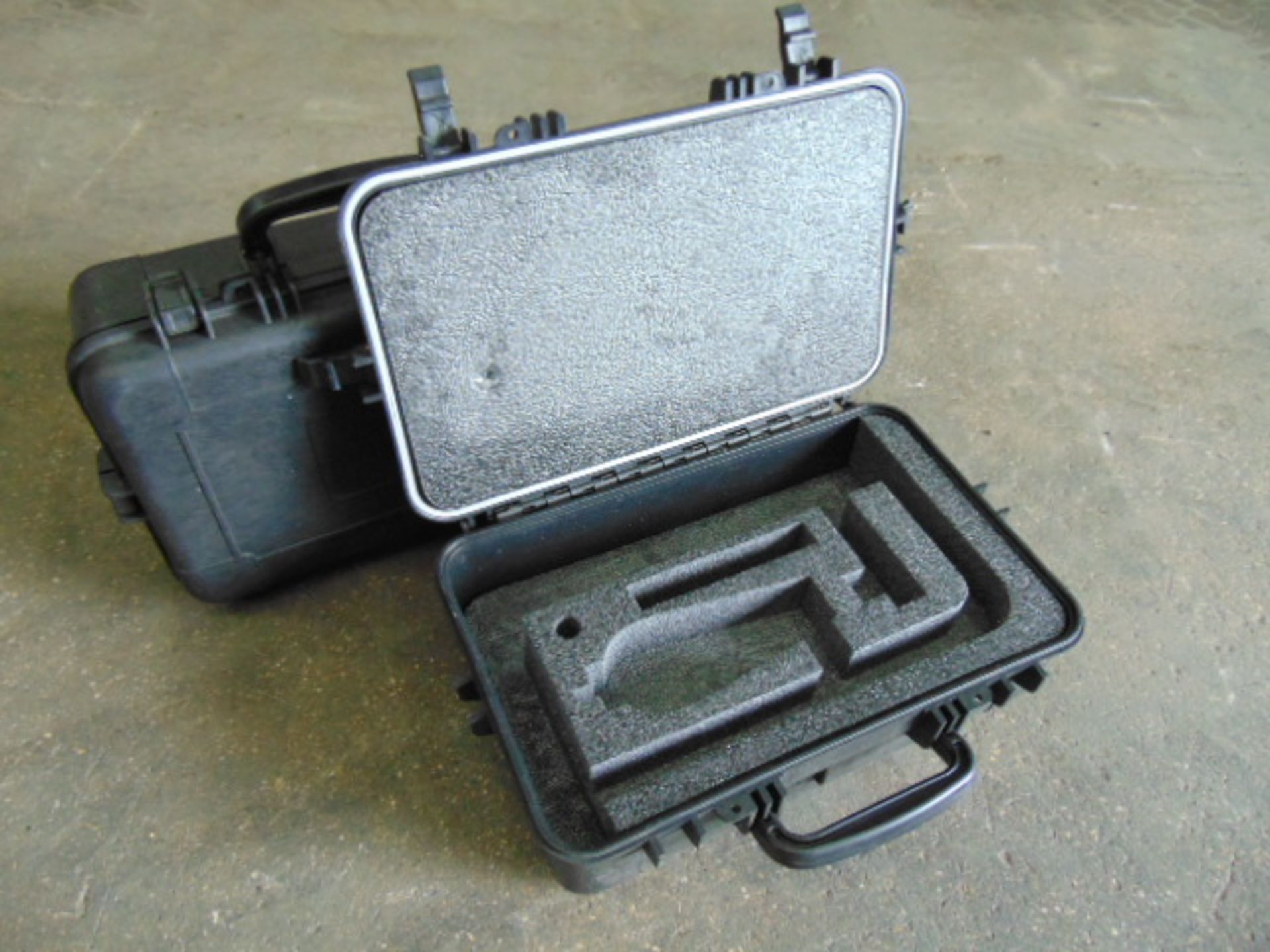 2 x Heavy-duty Waterproof Peli Style Hard Cases with Removeable Foam Inserts - Bild 4 aus 5