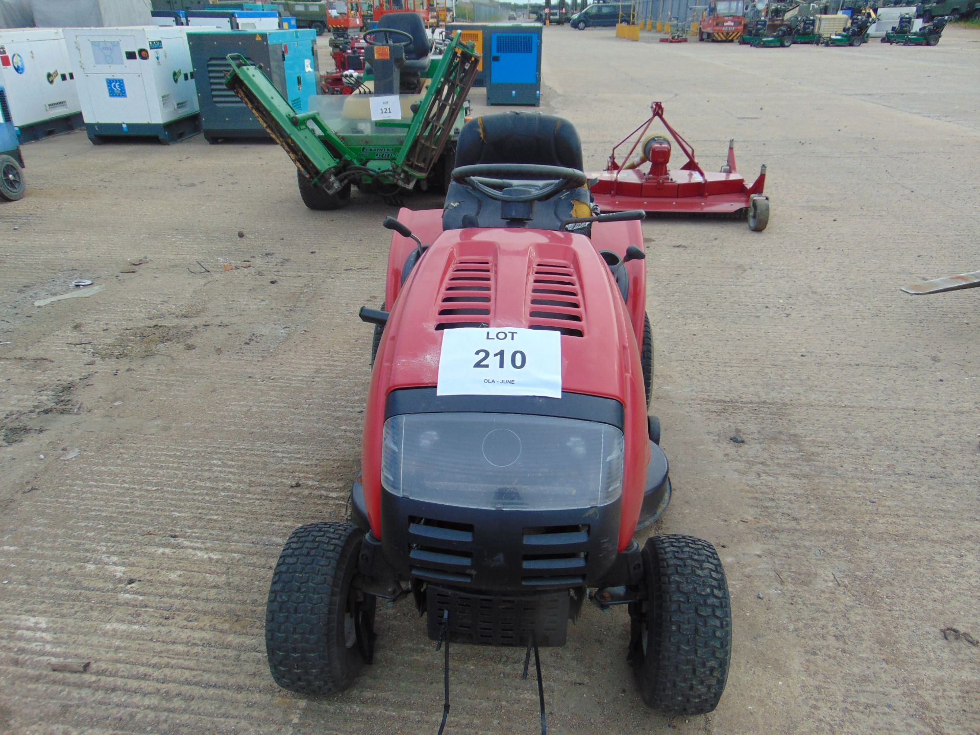 MTD LAWNFLITE 705 MOWER WITH 14.5 HP BRIGGS AND STRATTON ENGINE - Image 4 of 9