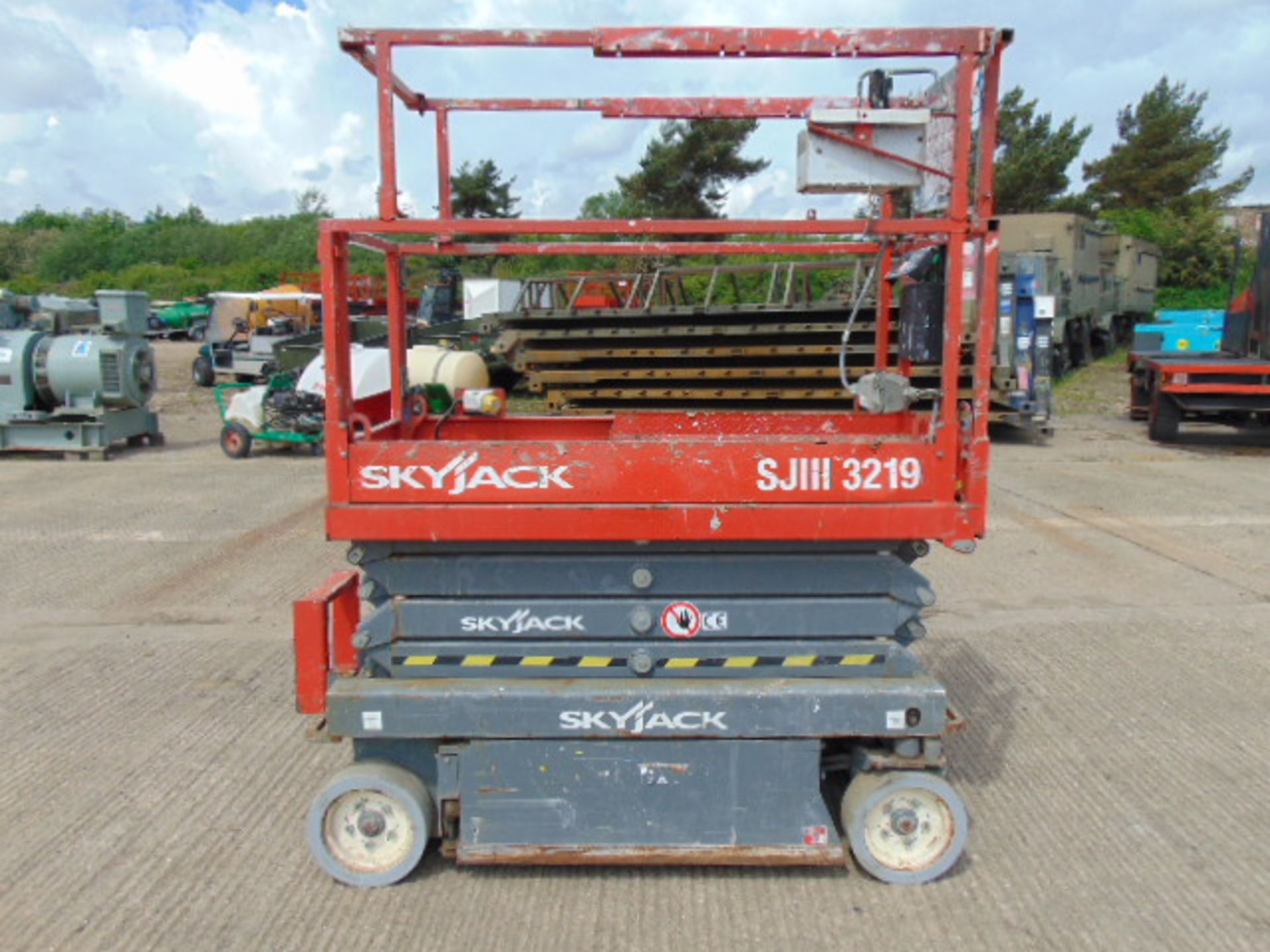 SKYJACK SJIII 3219 Electric Scissor Lift Access Platform ONLY 148 Hours! - Image 4 of 20