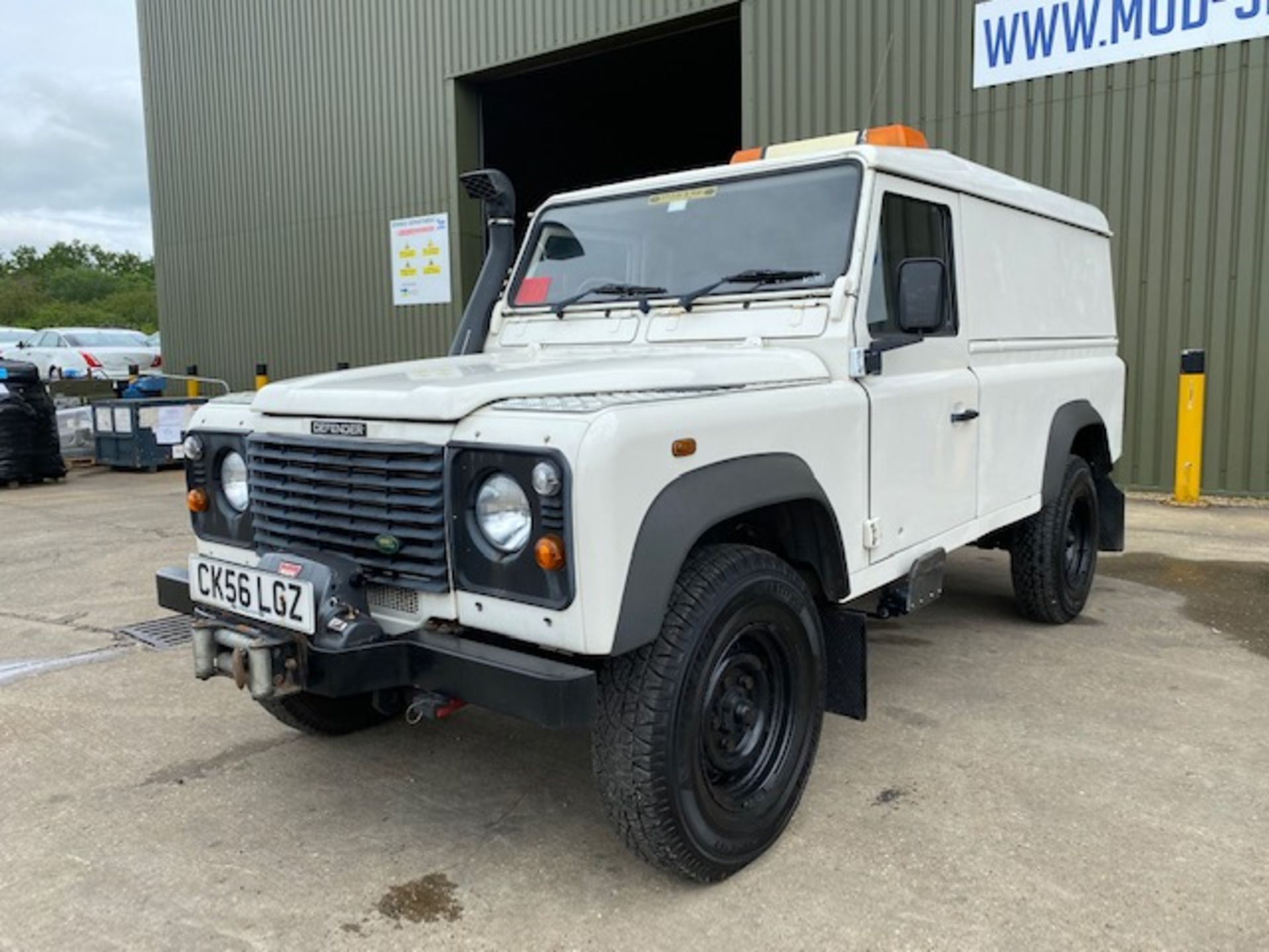 LAND ROVER DEFENDER 110 TD5 HARDTOP FITTED WINCH, SNORKEL AND WORKSHOP INTERIOR - Image 2 of 53