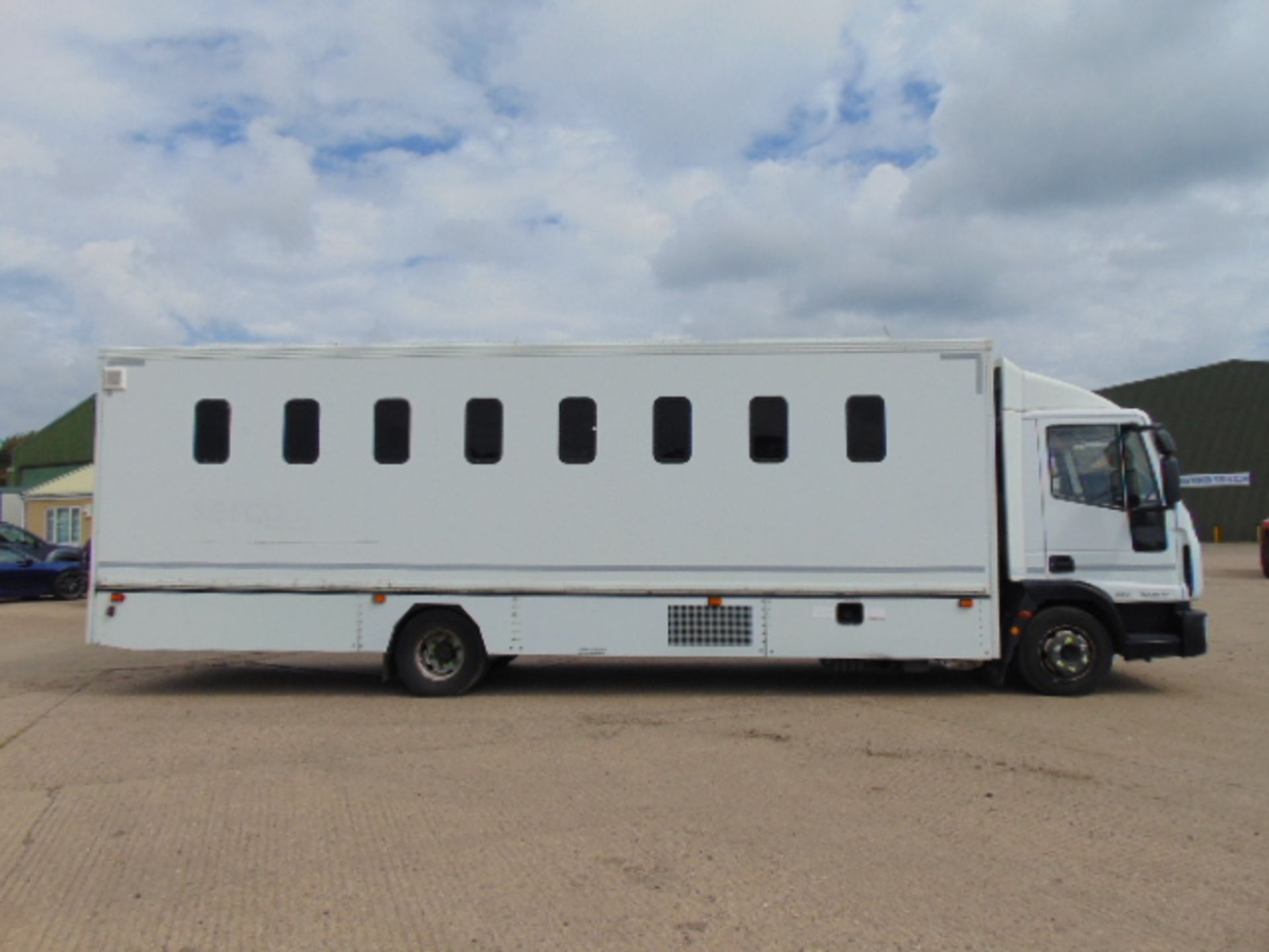 2011 Iveco Eurocargo 100E18 Day Cab Box Van 4x2 3.9L Diesel - Prison/Secure Transport Vehicle - Bild 5 aus 25