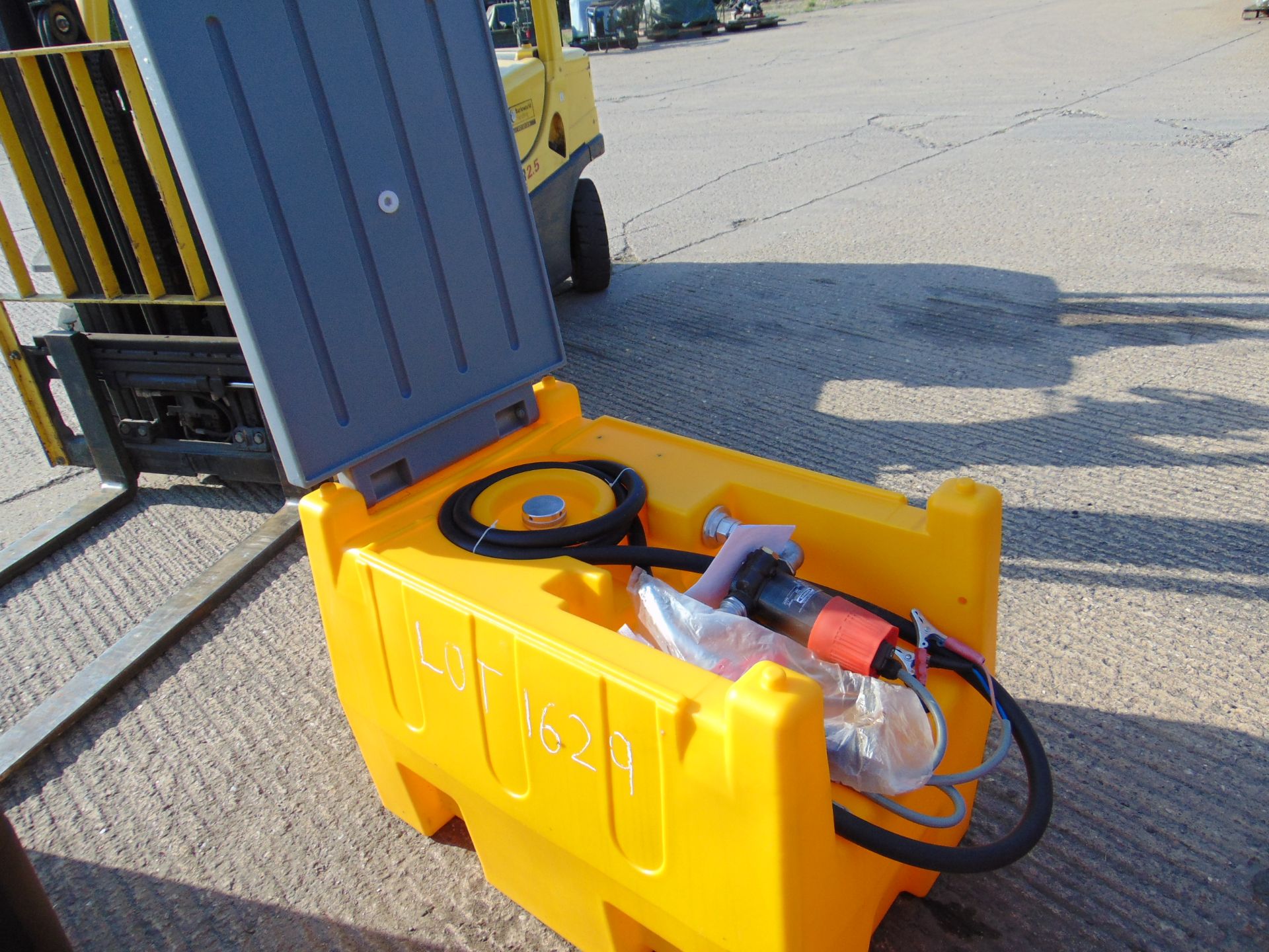 NEW UNUSED 220 LITRE FUEL POD C/W 12 VOLT PUMP, HOSE, ELECTRONIC FUEL METER, ETC - Image 5 of 12