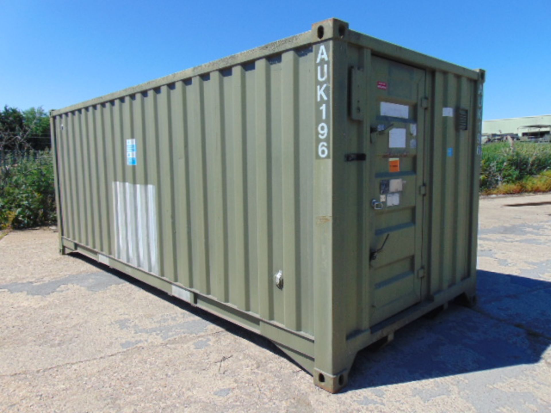 DEMOUNTABLE FRONT LINE ABLUTION UNIT IN 20FT CONTAINER WITH HOOK LOADER