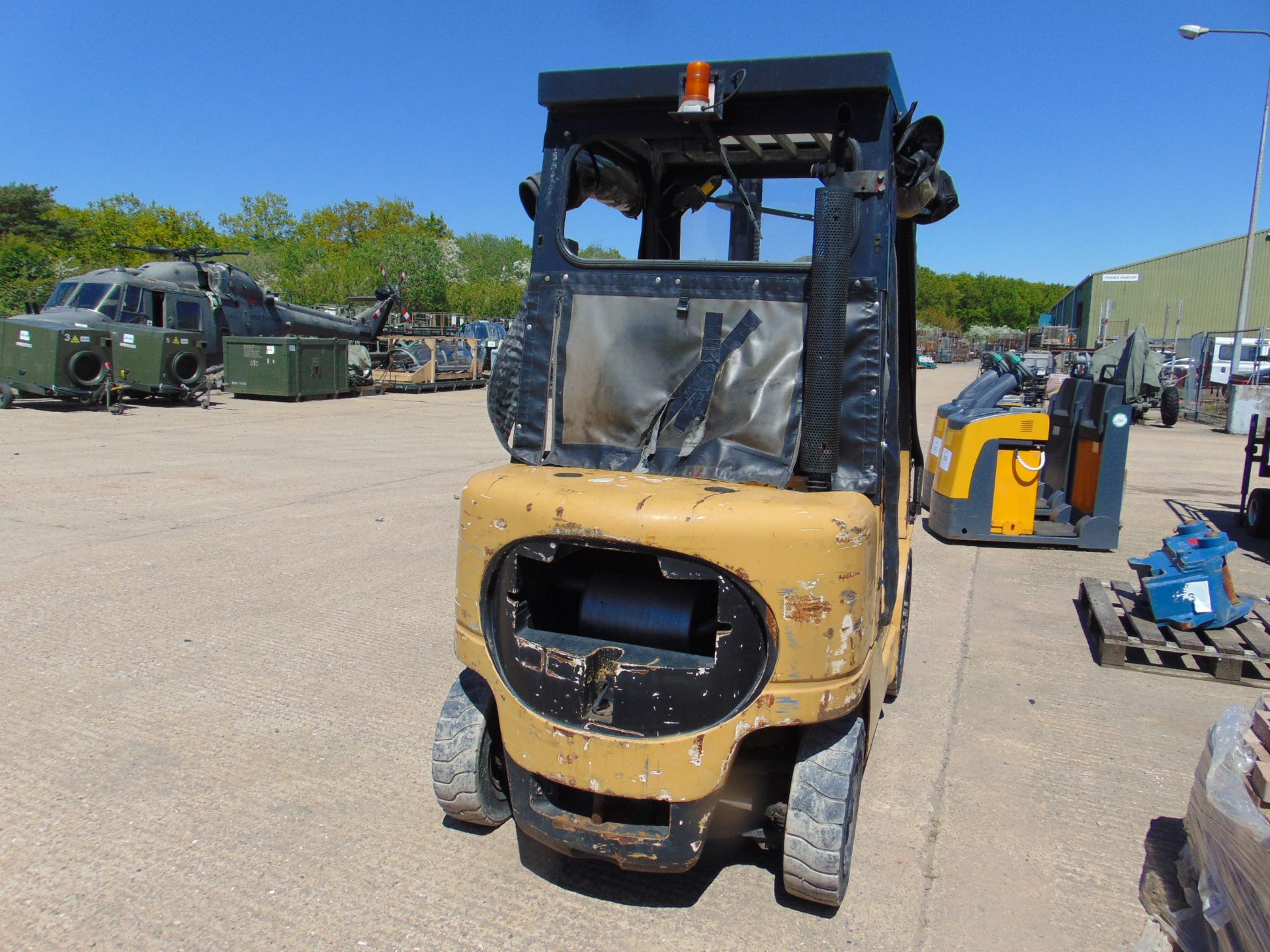 2000 CATERPILLAR DP DIESEL FORK LIFT 3723 HOURS C/W SIDESHIFT - Image 3 of 9