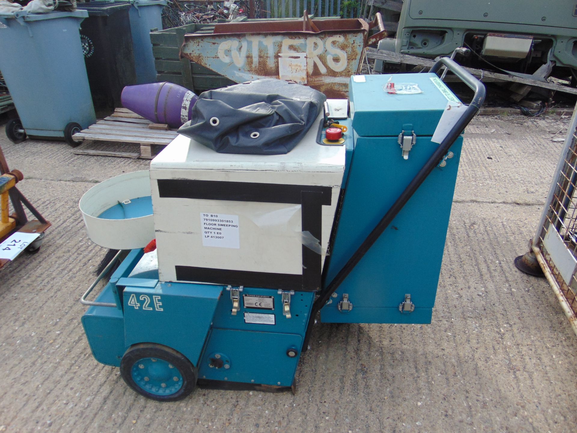 TENNANT 42E FLOOR SWEEPER MACHINE FROM MOD - Image 2 of 6