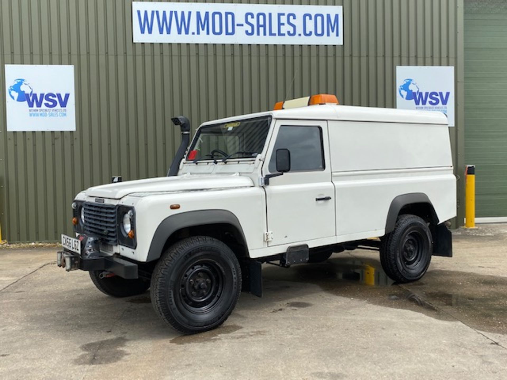 LAND ROVER DEFENDER 110 TD5 HARDTOP FITTED WINCH, SNORKEL AND WORKSHOP INTERIOR - Image 7 of 53