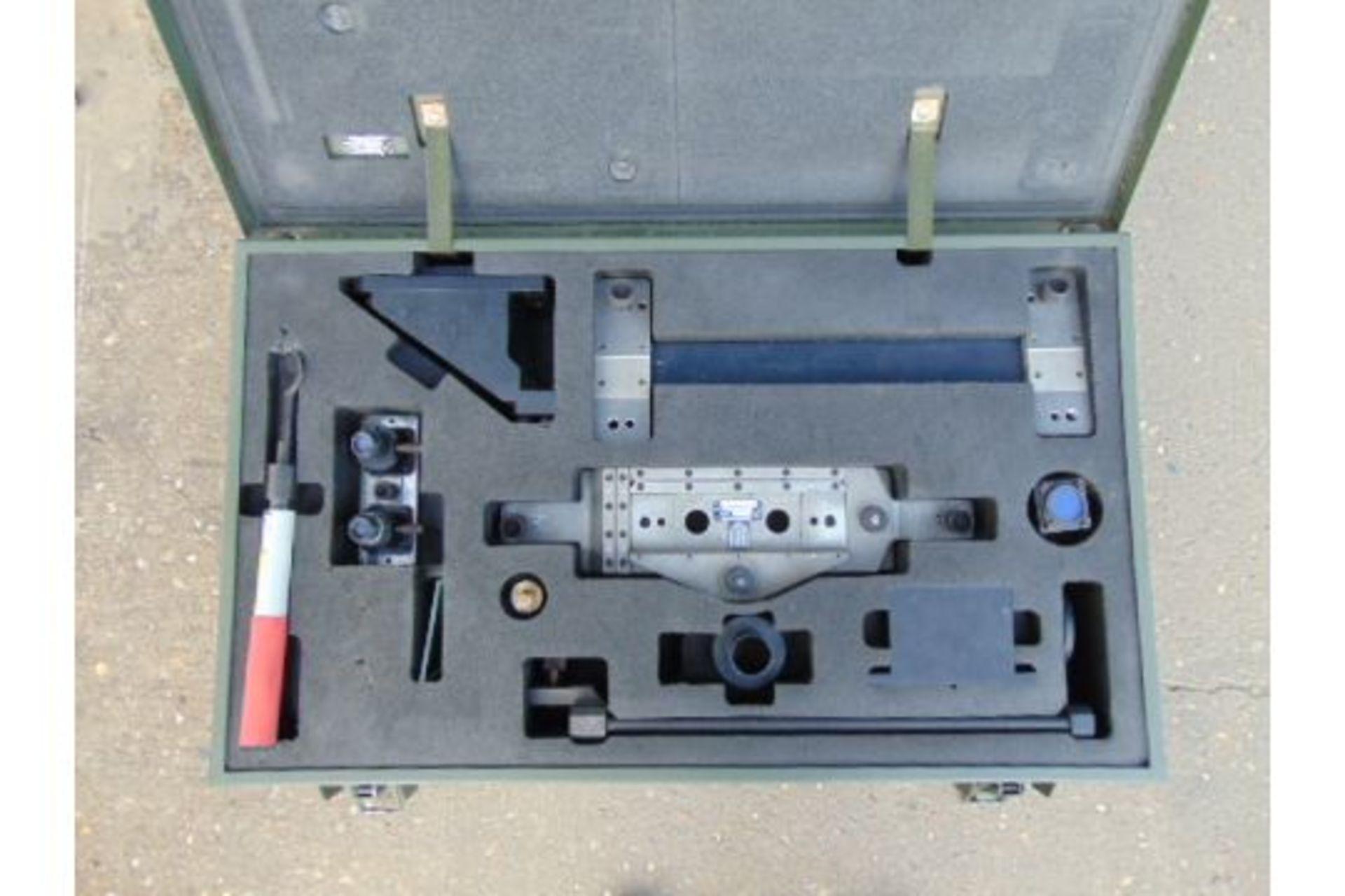 V. RARE IMAGE INTENSIFIED TOOL KIT IN ALUMINIUM TRANSIT CASE - Image 2 of 5