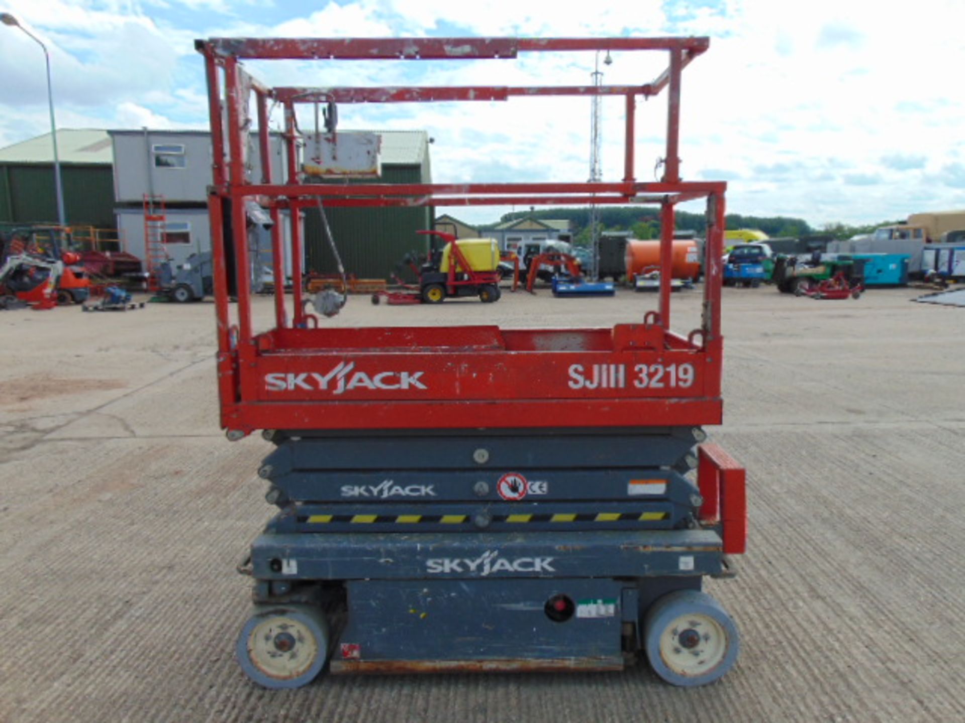 SKYJACK SJIII 3219 Electric Scissor Lift Access Platform ONLY 148 Hours! - Image 8 of 20