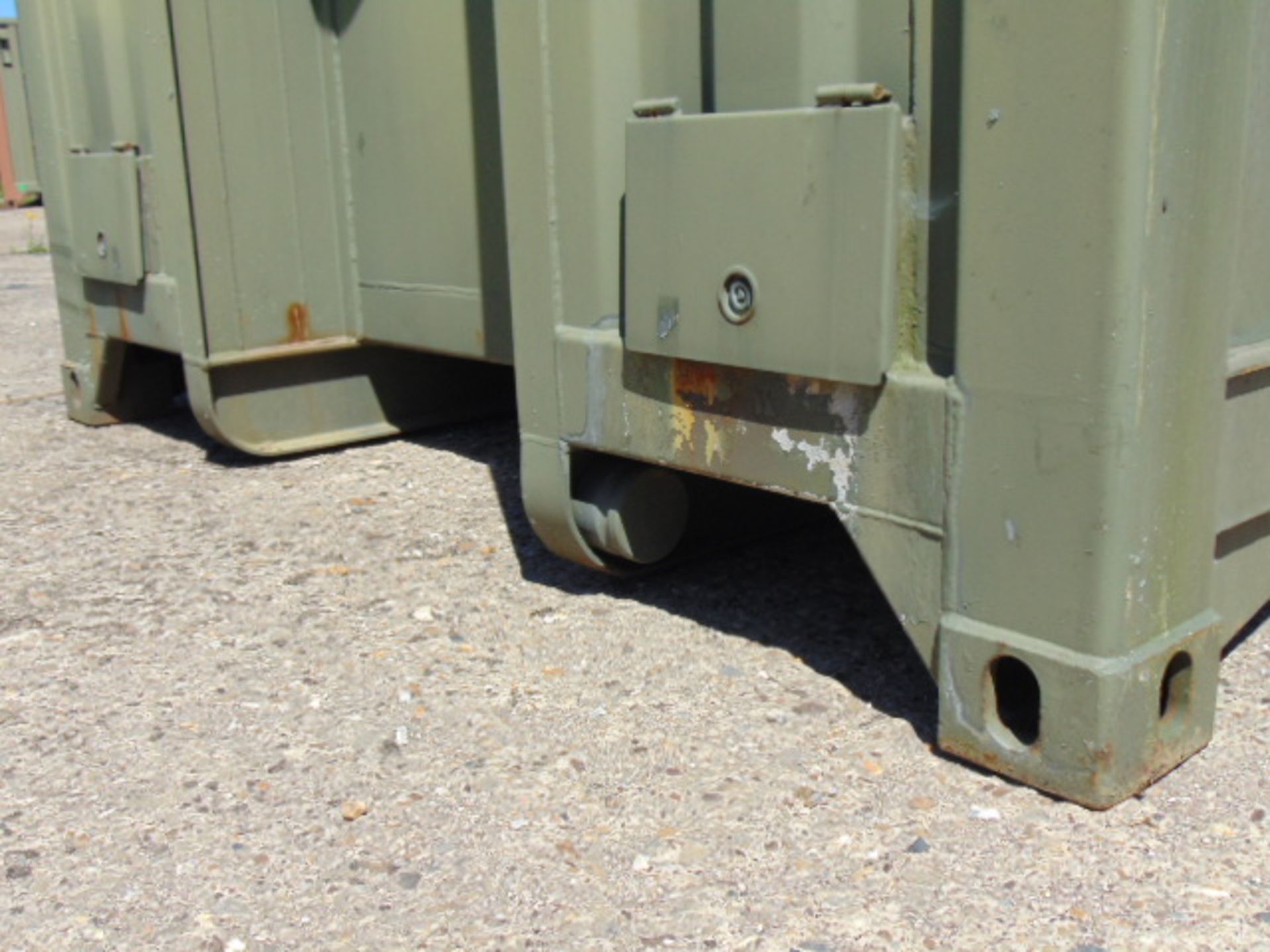 DEMOUNTABLE FRONT LINE ABLUTION UNIT IN 20FT CONTAINER WITH HOOK LOADER - Image 8 of 23