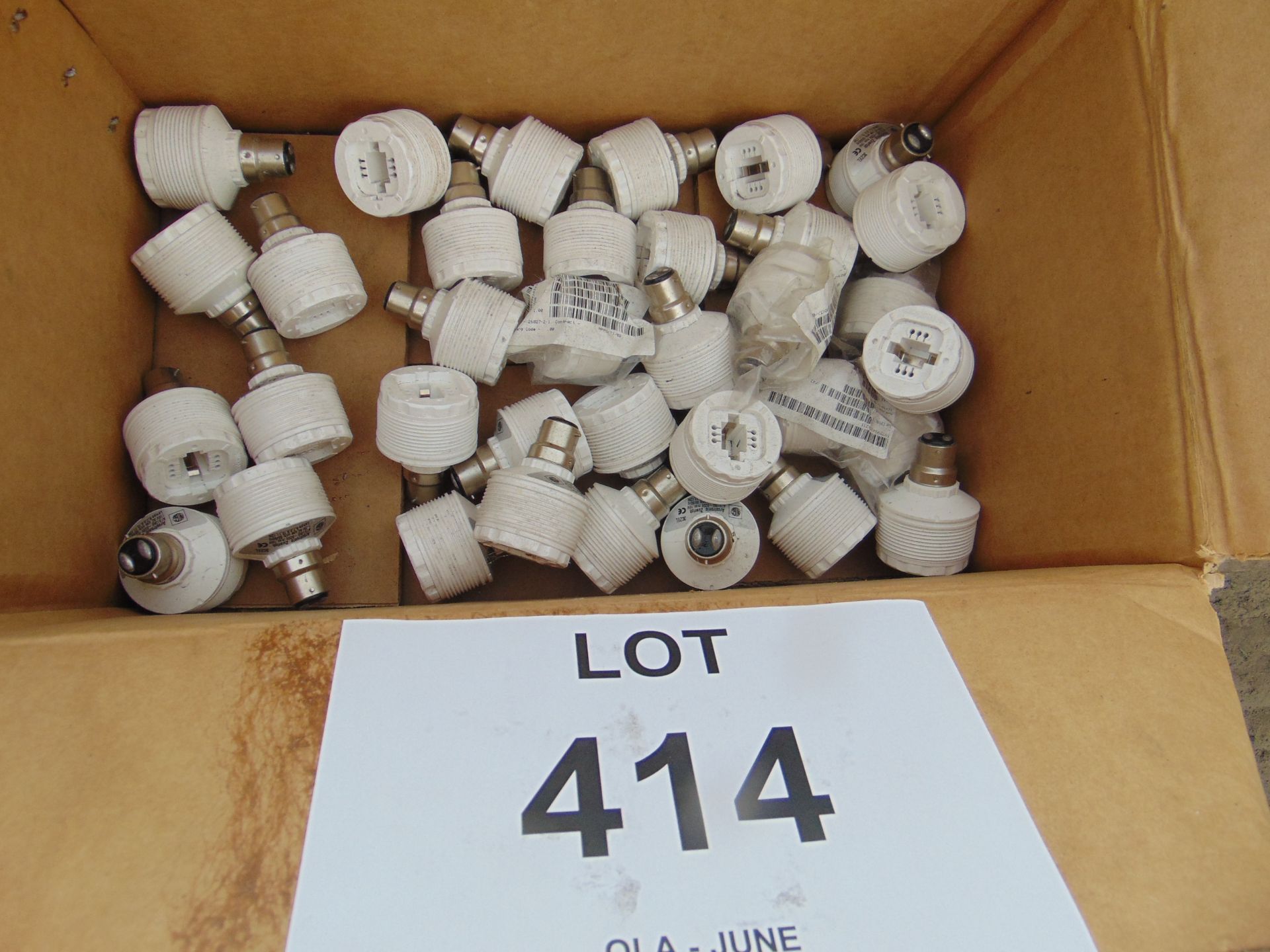 35x LED light fitting sockets unissued