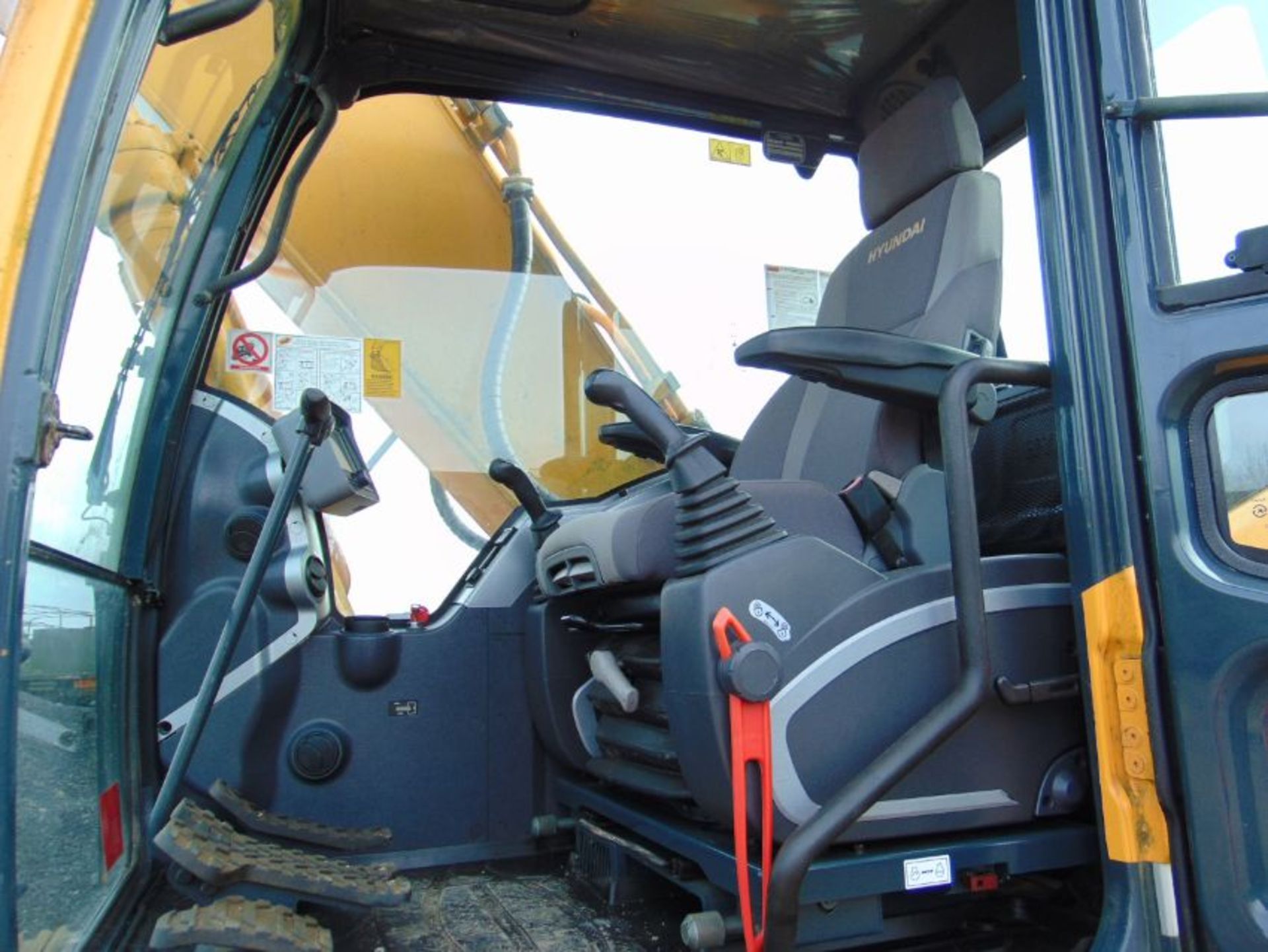 2012 Hyundai Robex 210 LC-9 Crawler Excavator ONLY 1,148 Hours! Very High Specification - Image 16 of 25