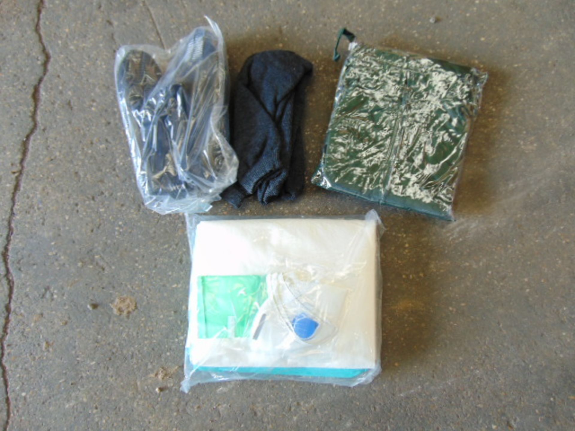 90 x New Unissued protective suit and kits - Image 9 of 13
