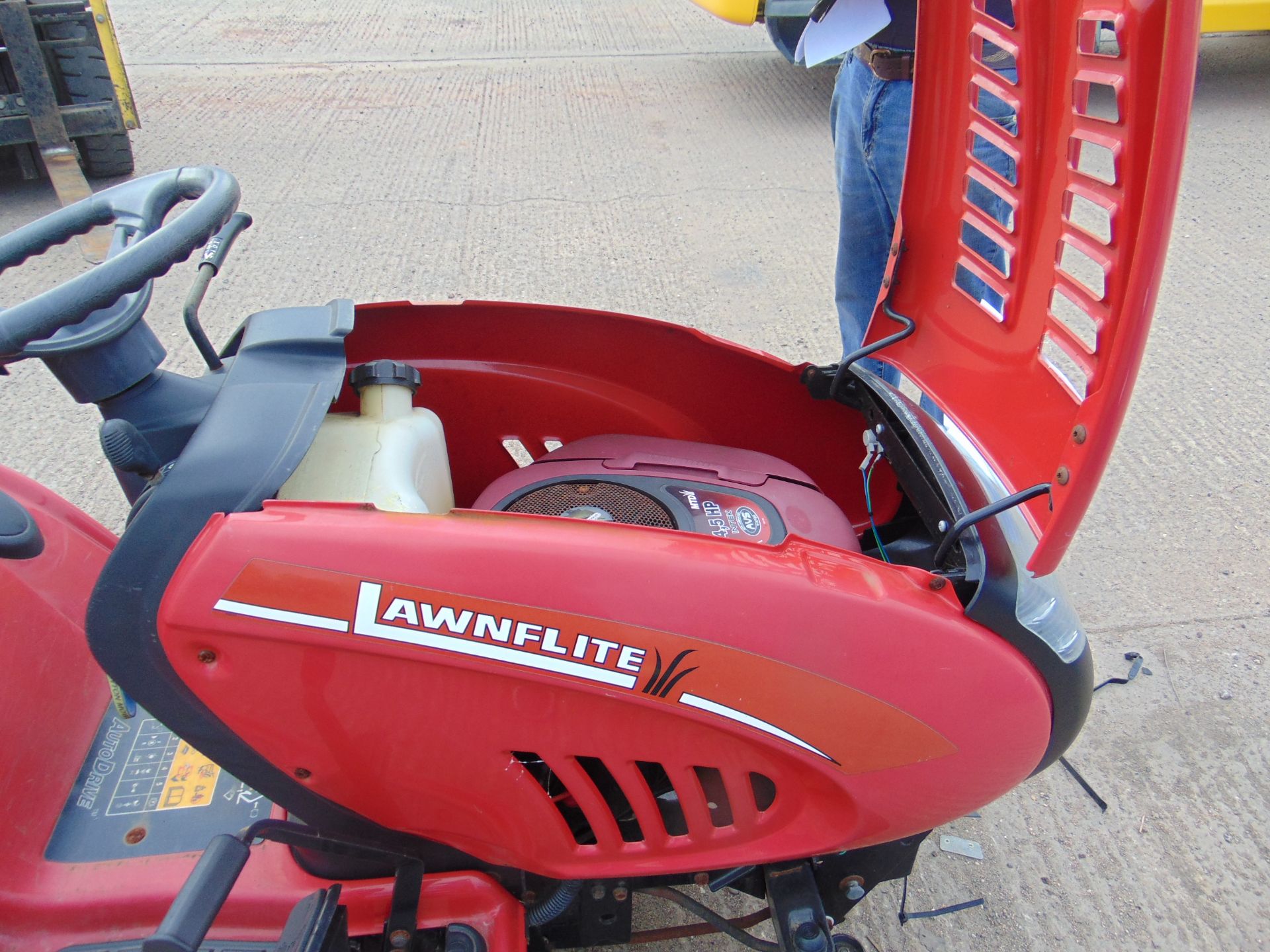 MTD LAWNFLITE 705 MOWER WITH 14.5 HP BRIGGS AND STRATTON ENGINE - Image 7 of 9