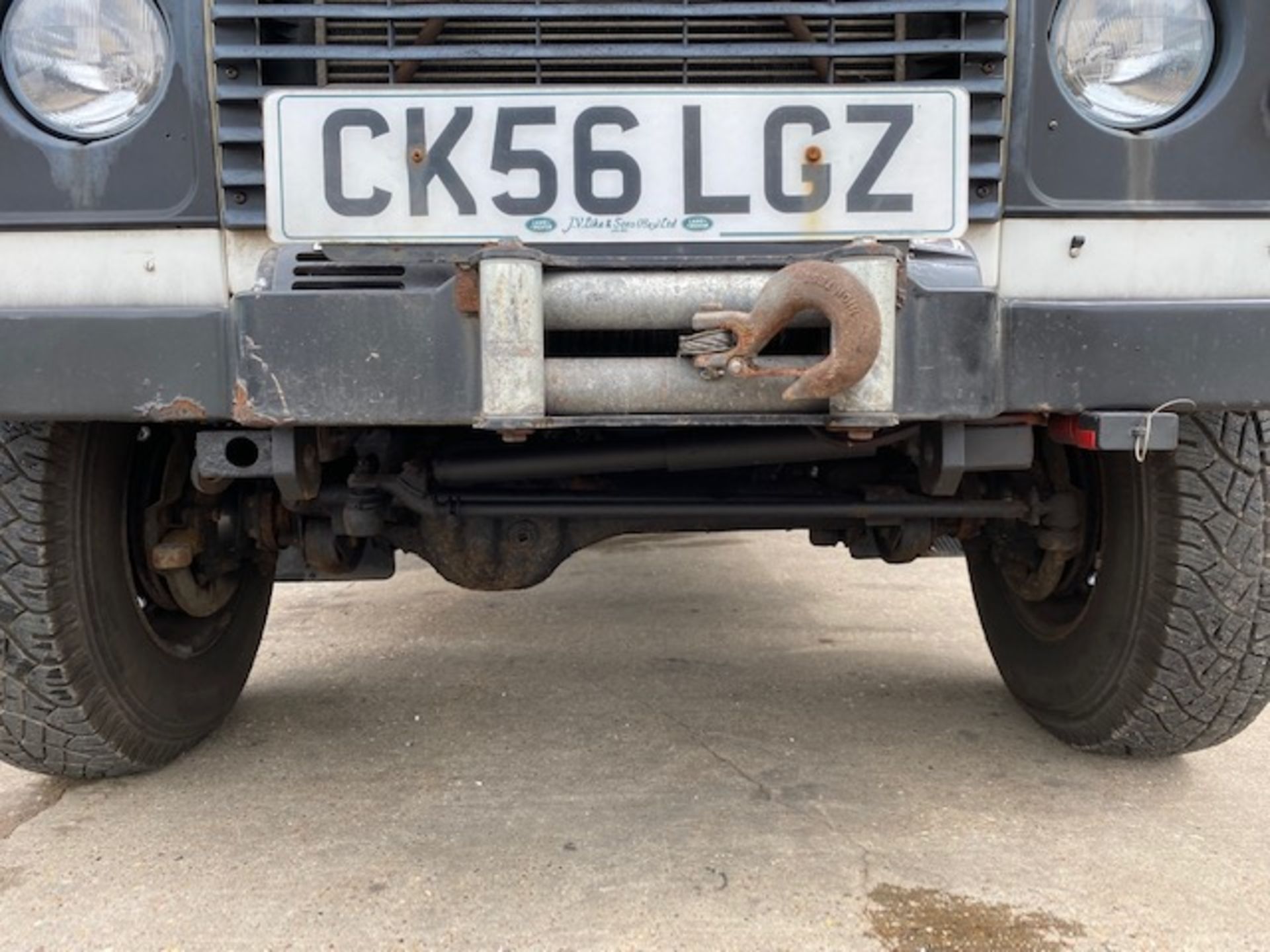 LAND ROVER DEFENDER 110 TD5 HARDTOP FITTED WINCH, SNORKEL AND WORKSHOP INTERIOR - Image 38 of 53