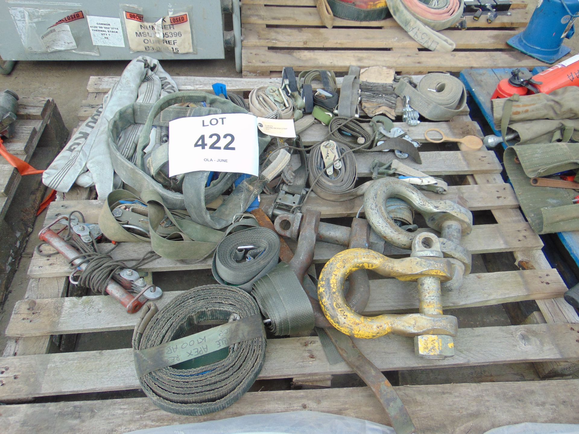 1x Pallet Ratchet straps, tow ropes, large D shackles etc as shown