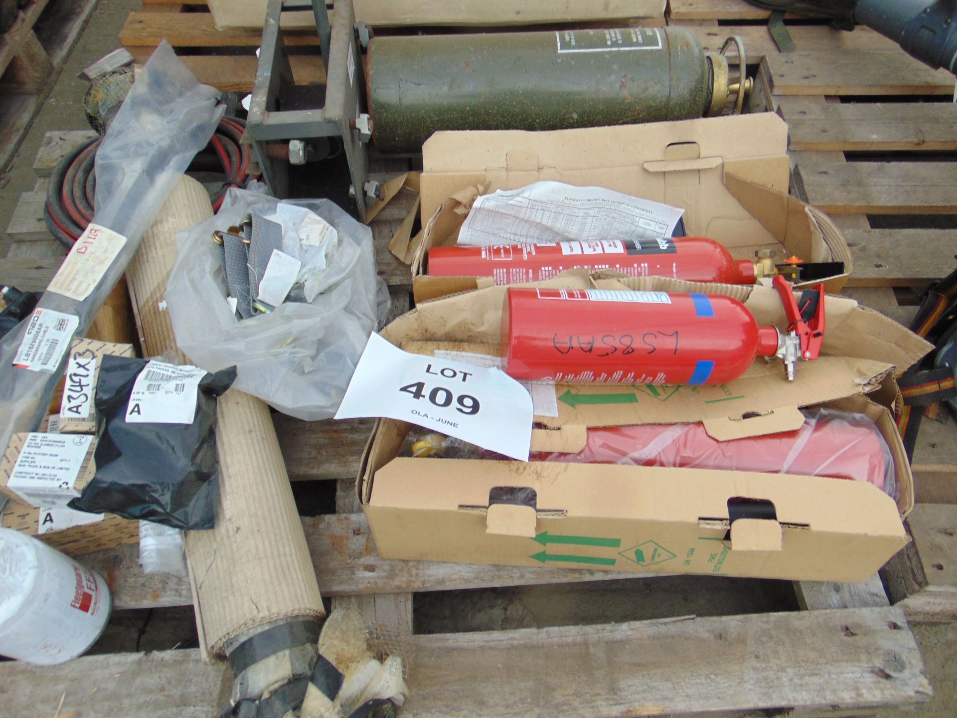 MAN spares prop shaft, Extinguishers etc as shown - Image 2 of 2