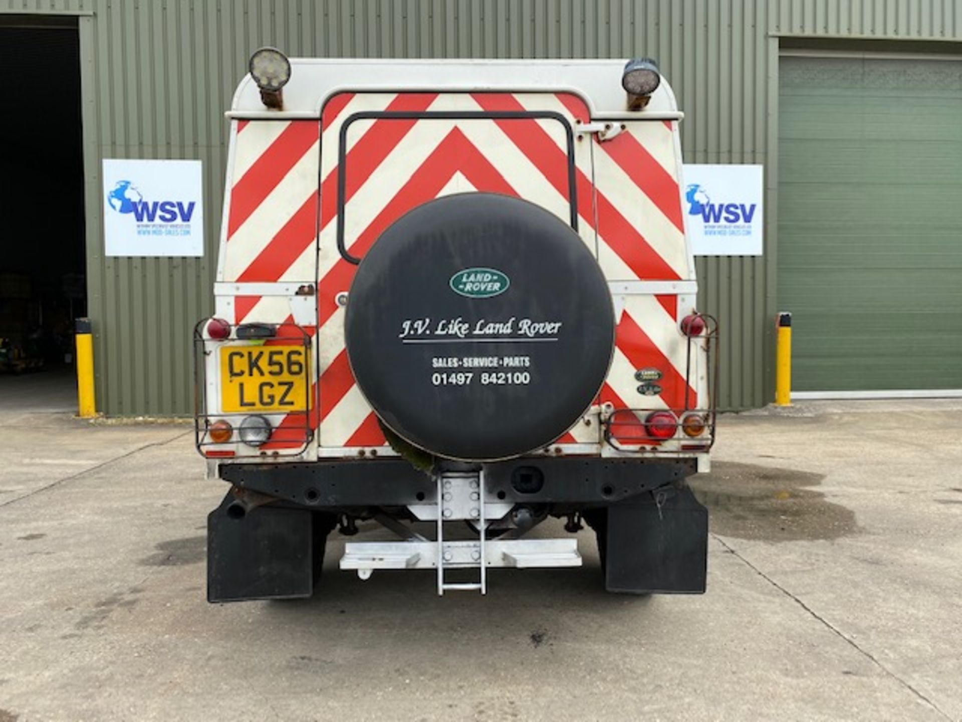 LAND ROVER DEFENDER 110 TD5 HARDTOP FITTED WINCH, SNORKEL AND WORKSHOP INTERIOR - Image 15 of 53