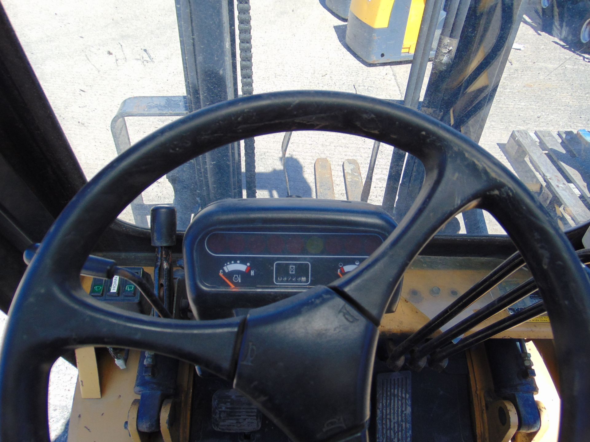 2000 CATERPILLAR DP DIESEL FORK LIFT 3723 HOURS C/W SIDESHIFT - Image 5 of 9