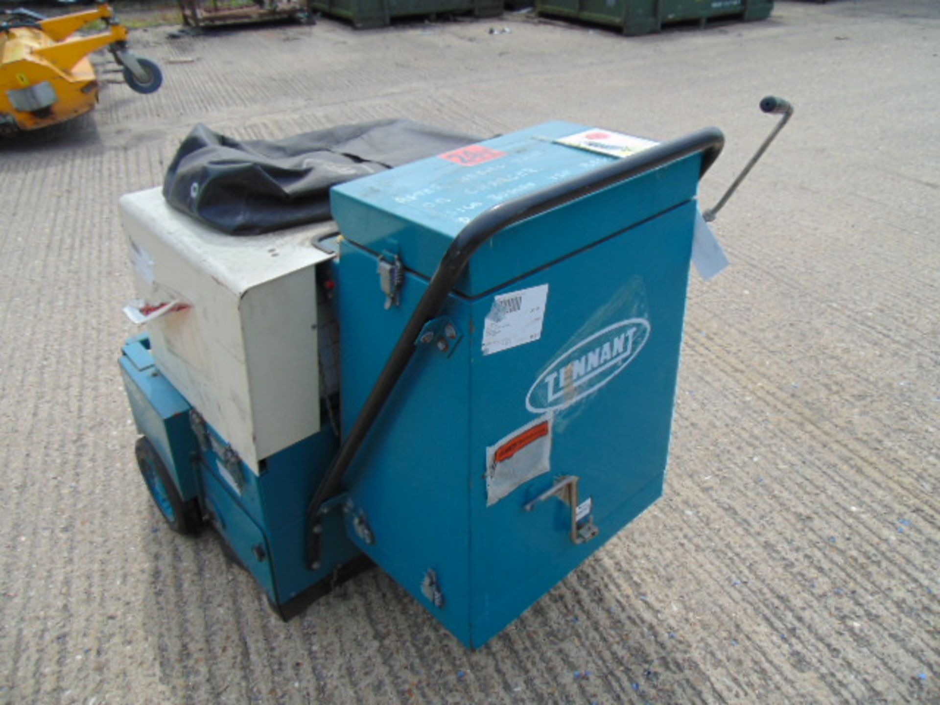 Tennant 42E Walk Behind Electric Sweeper - Image 4 of 7