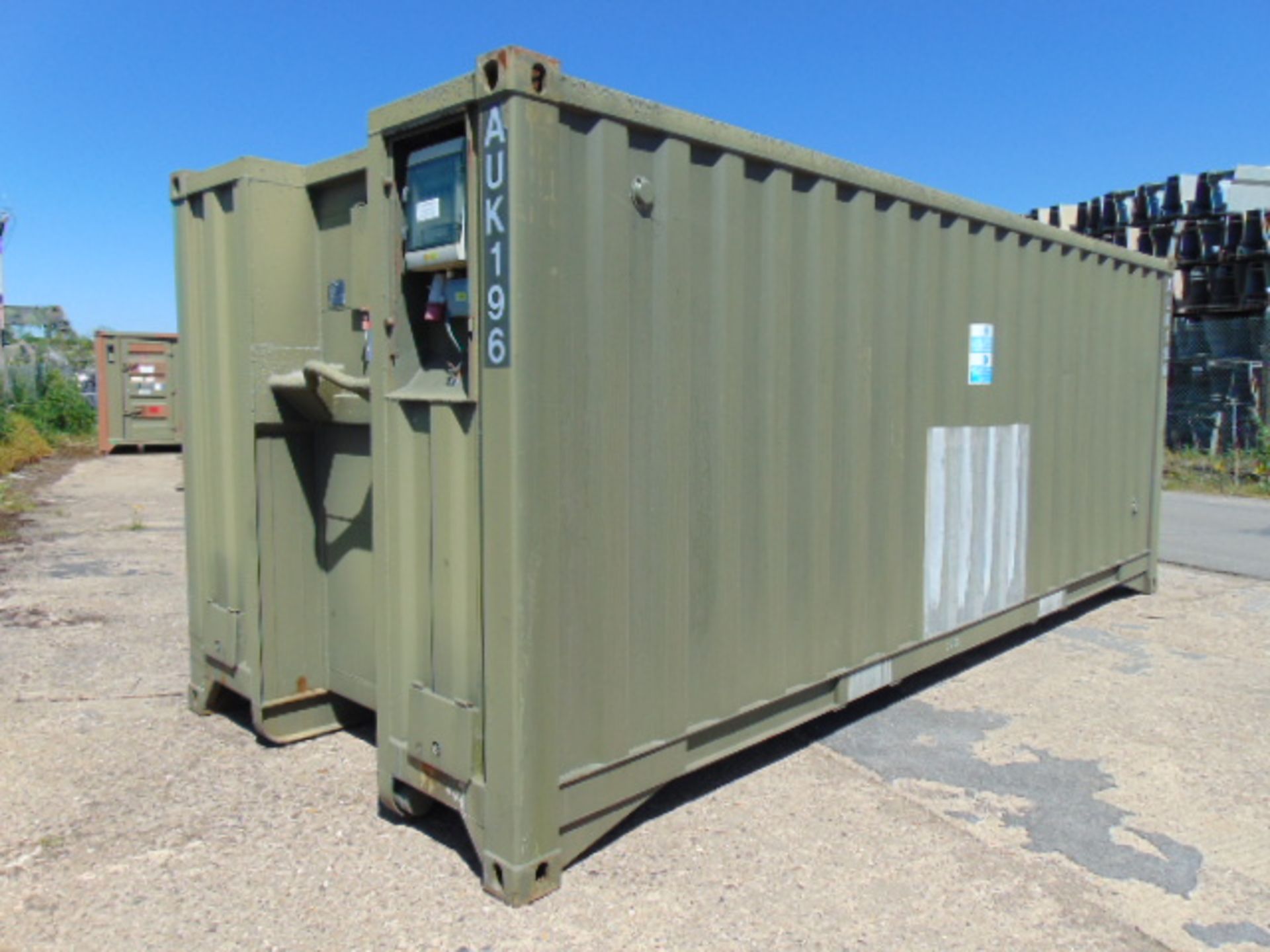 DEMOUNTABLE FRONT LINE ABLUTION UNIT IN 20FT CONTAINER WITH HOOK LOADER - Image 4 of 23