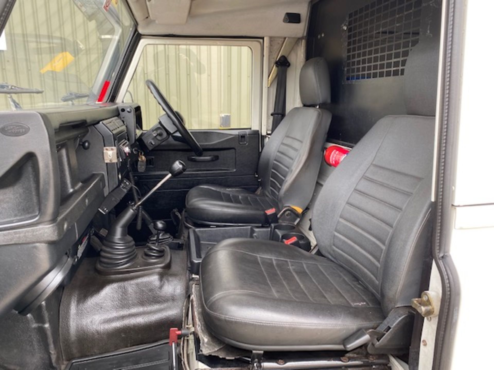 LAND ROVER DEFENDER 110 TD5 HARDTOP FITTED WINCH, SNORKEL AND WORKSHOP INTERIOR - Image 21 of 53