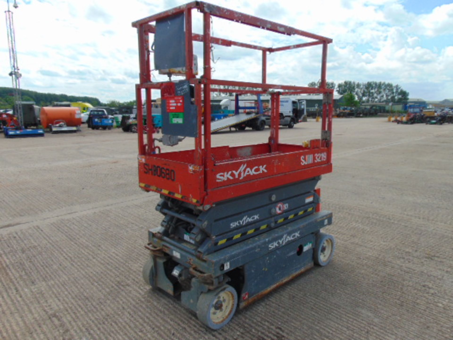 SKYJACK SJIII 3219 Electric Scissor Lift Access Platform ONLY 148 Hours! - Image 9 of 20