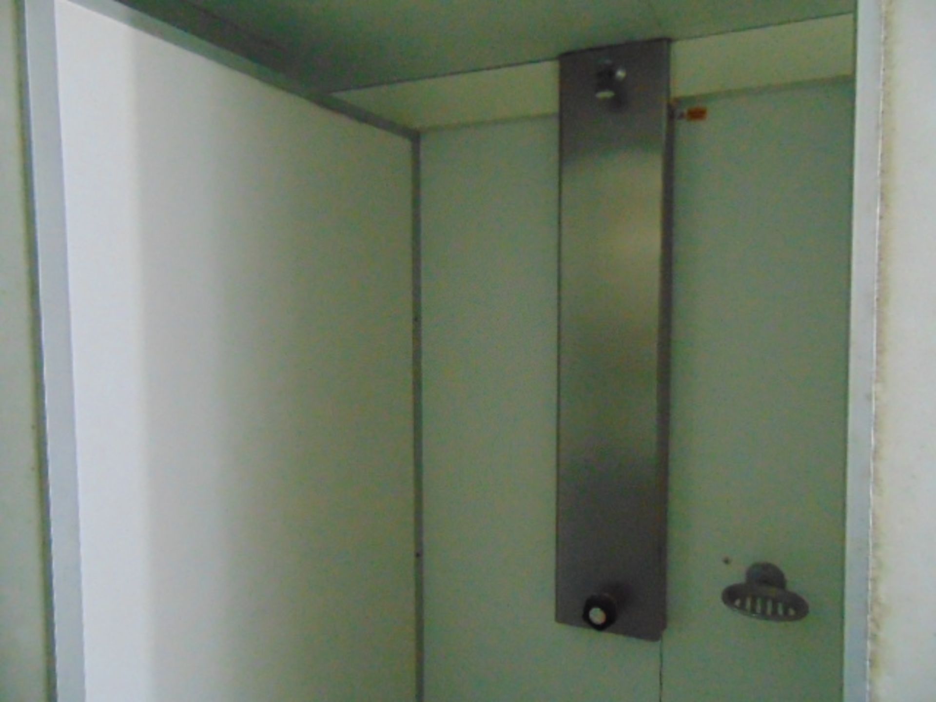 DEMOUNTABLE FRONT LINE ABLUTION UNIT IN 20FT CONTAINER WITH HOOK LOADER - Image 18 of 23