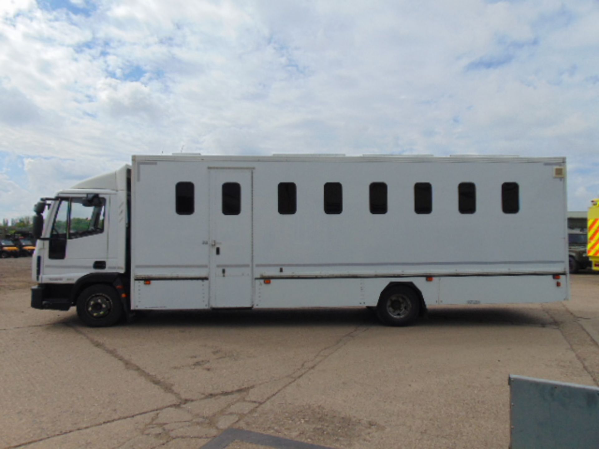 2011 Iveco Eurocargo 100E18 Day Cab Box Van 4x2 3.9L Diesel - Prison/Secure Transport Vehicle - Bild 4 aus 25