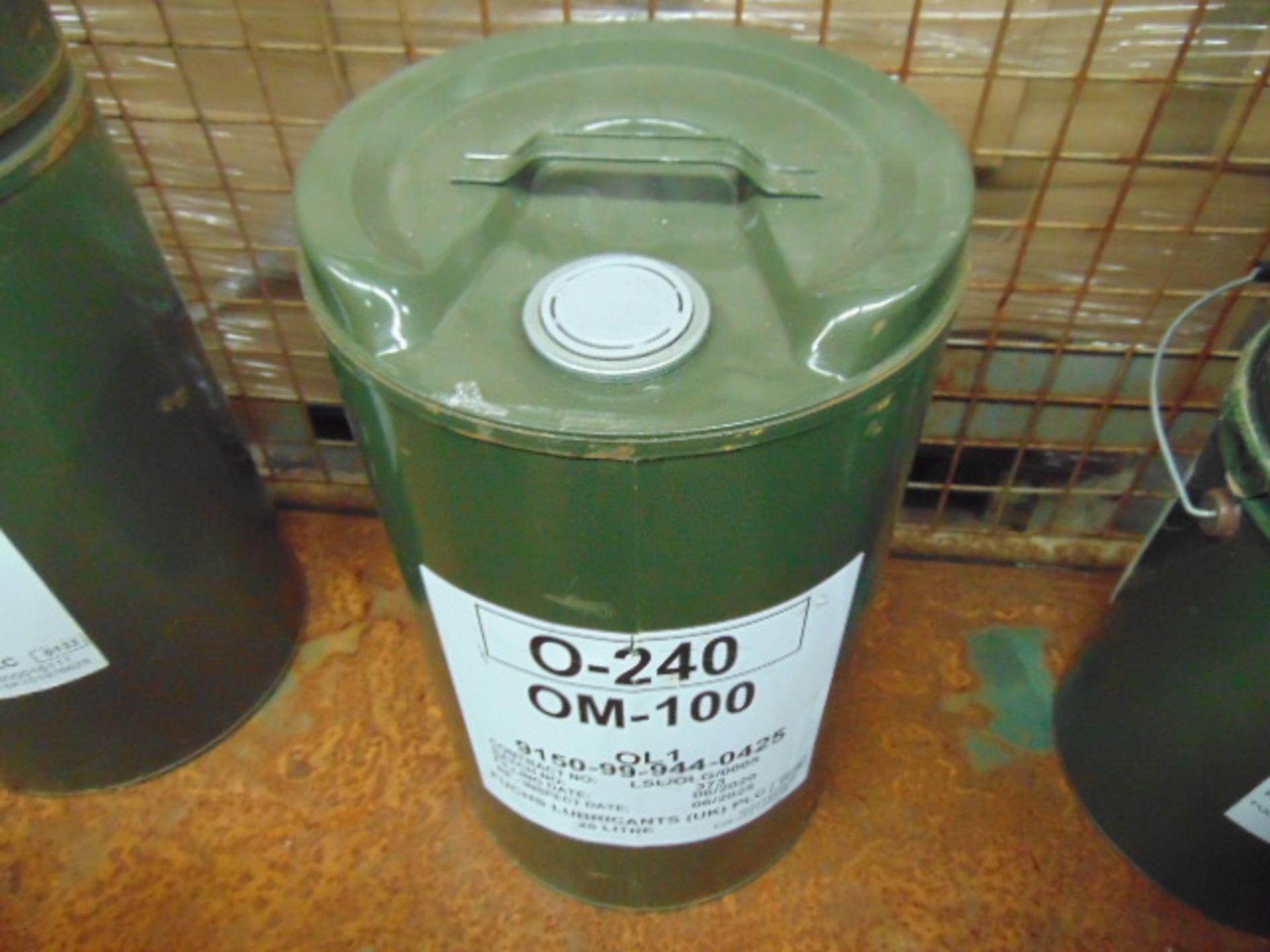 1 x Unissued 25L Drum of OM-100 Mineral Oil Based Lubricating Oil for Turbine Aircraft