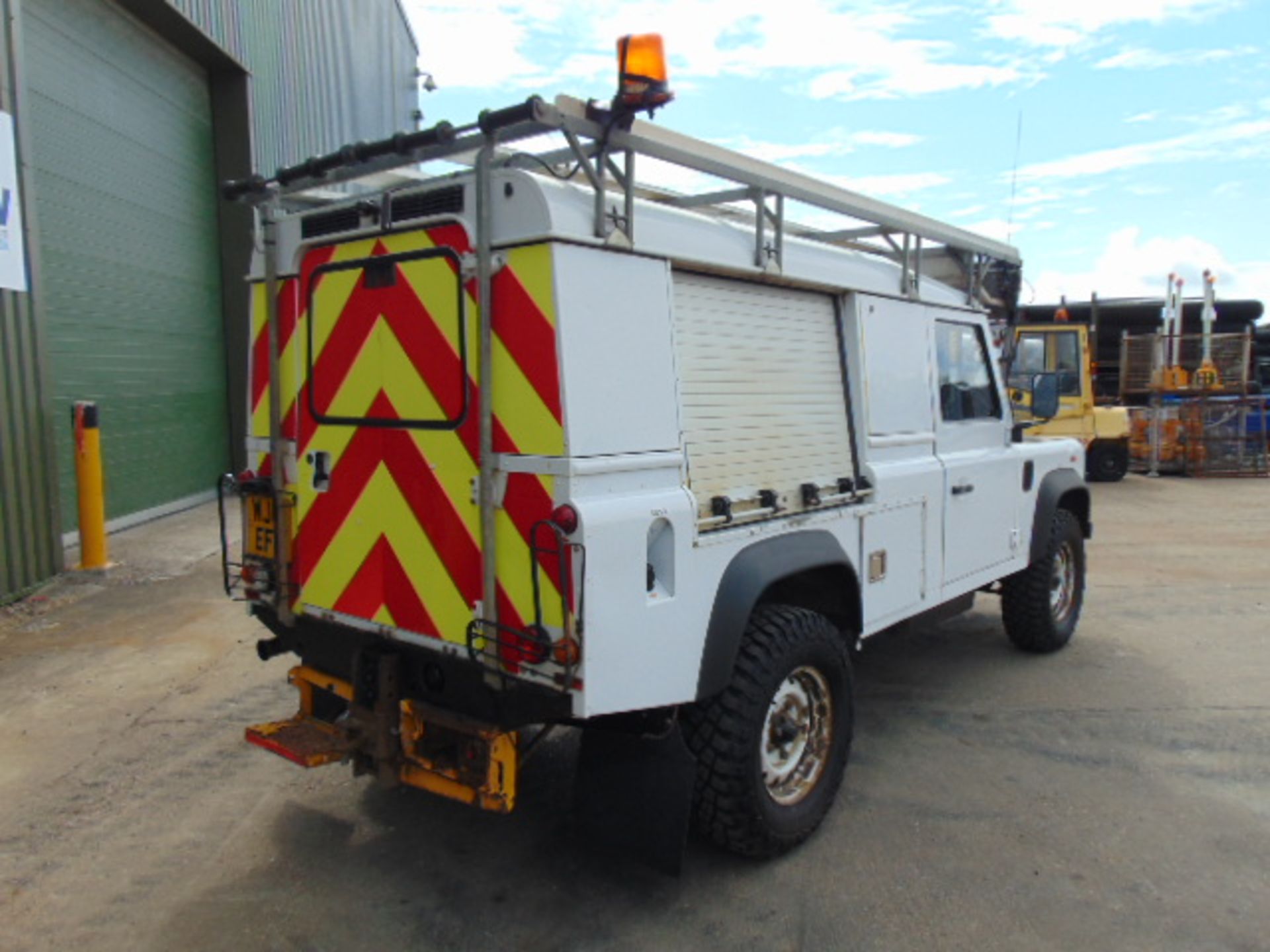 2011 Land Rover Defender 110 Puma hardtop 4x4 Utility vehicle - Image 7 of 36