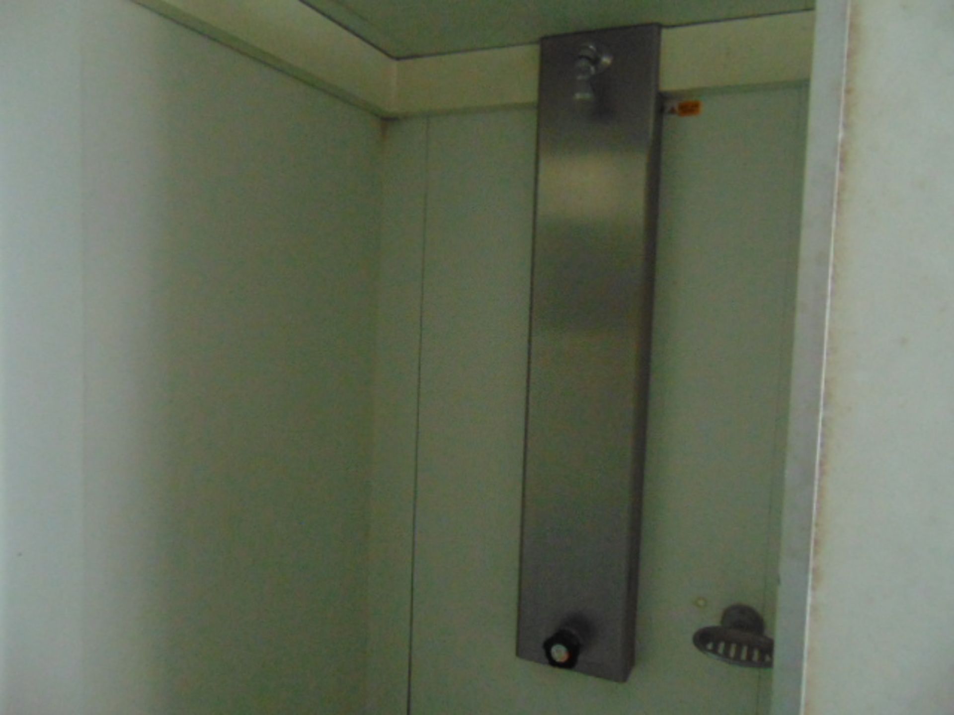 DEMOUNTABLE FRONT LINE ABLUTION UNIT IN 20FT CONTAINER WITH HOOK LOADER - Image 19 of 23