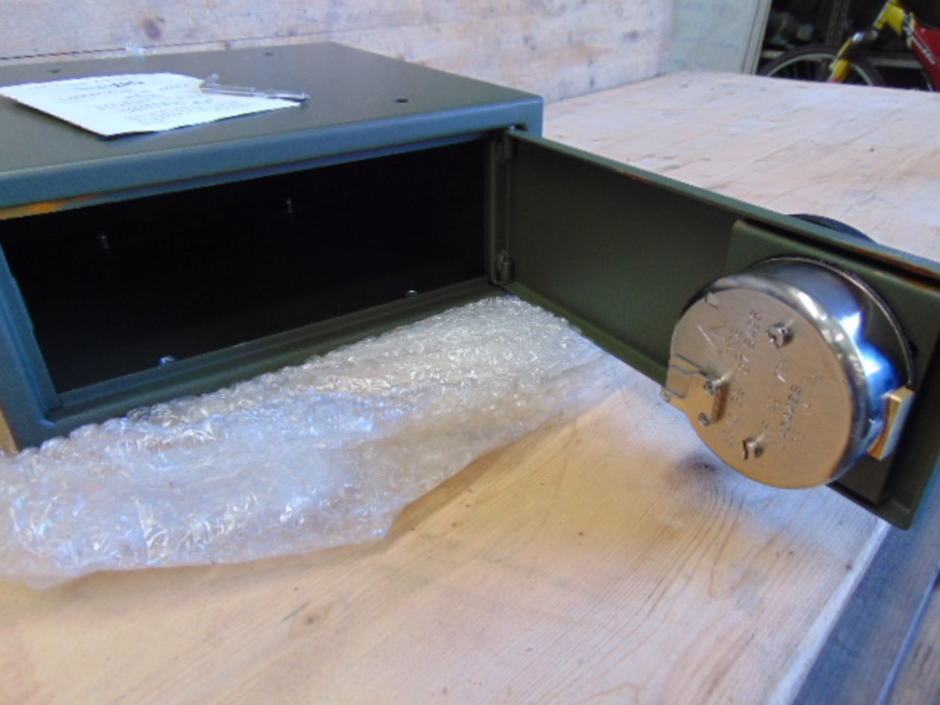 UNISSUED Chubb Manifoil Combination Lock Safe Box - Image 3 of 6