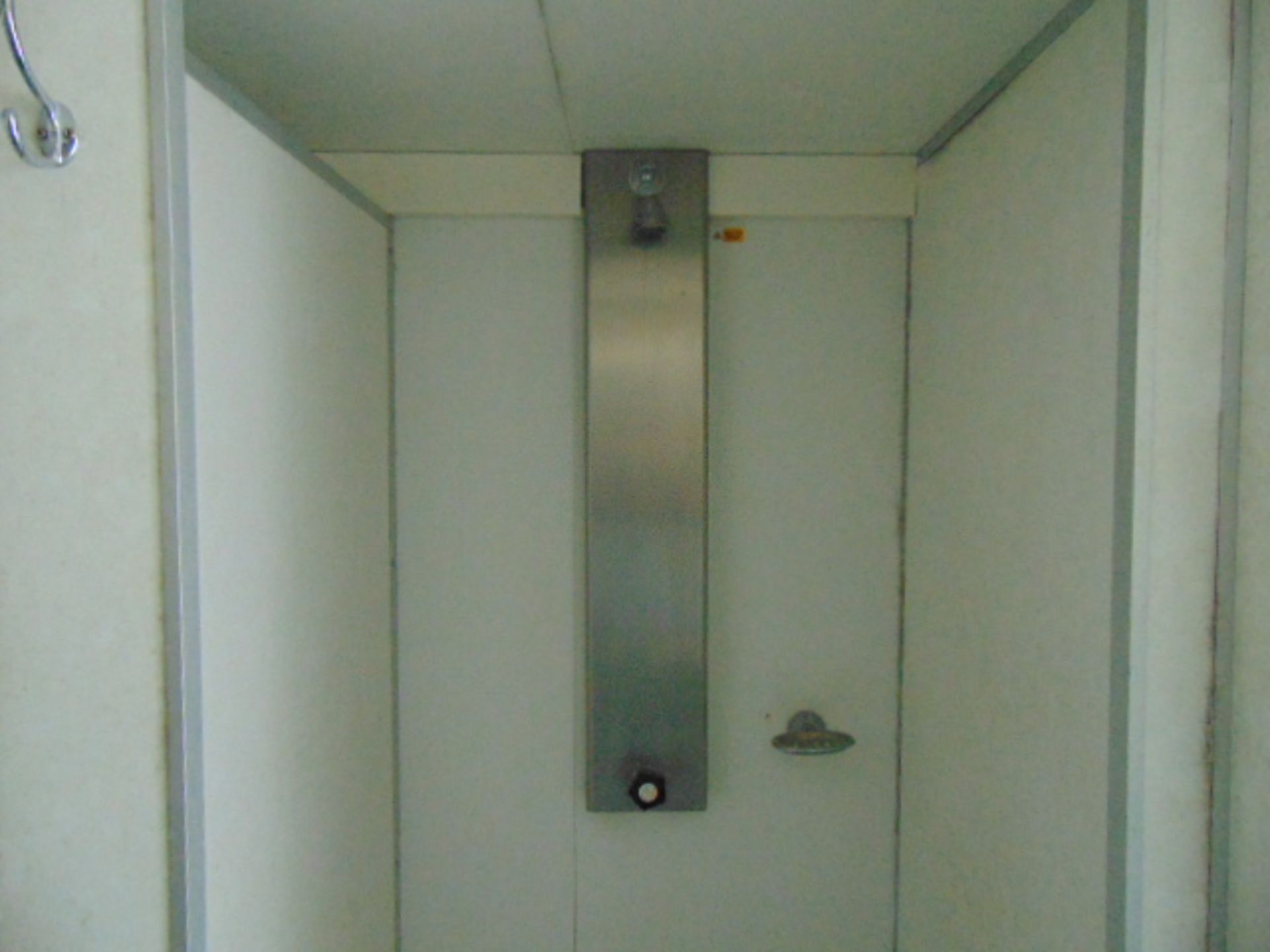 DEMOUNTABLE FRONT LINE ABLUTION UNIT IN 20FT CONTAINER WITH HOOK LOADER - Image 17 of 23