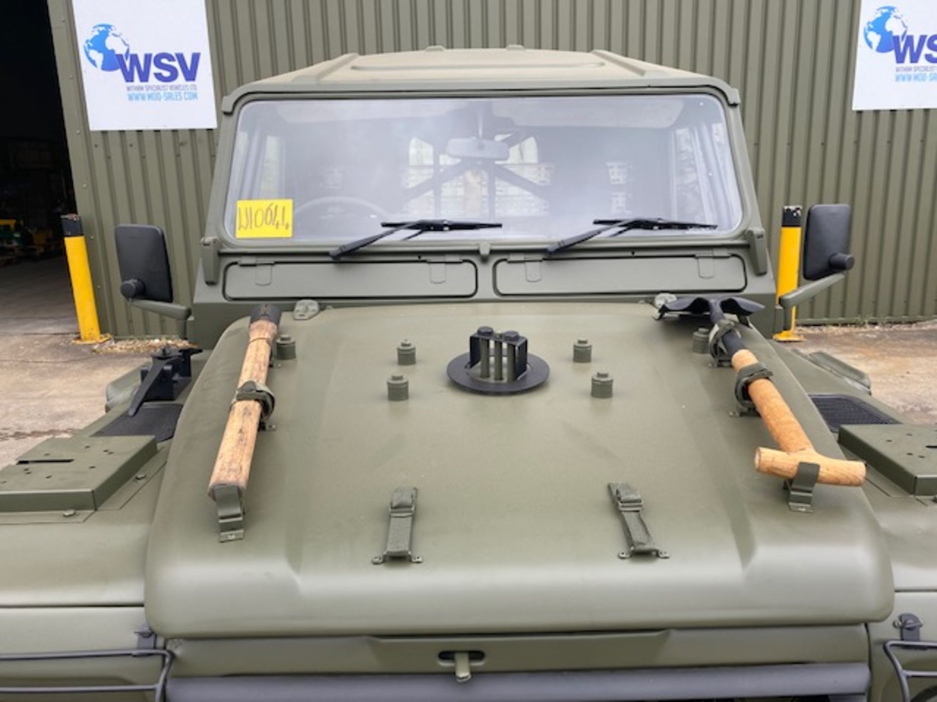 1998 Land Rover Wolf 90 Hard Top with Remus upgrade ONLY 89,208km! - Image 17 of 47