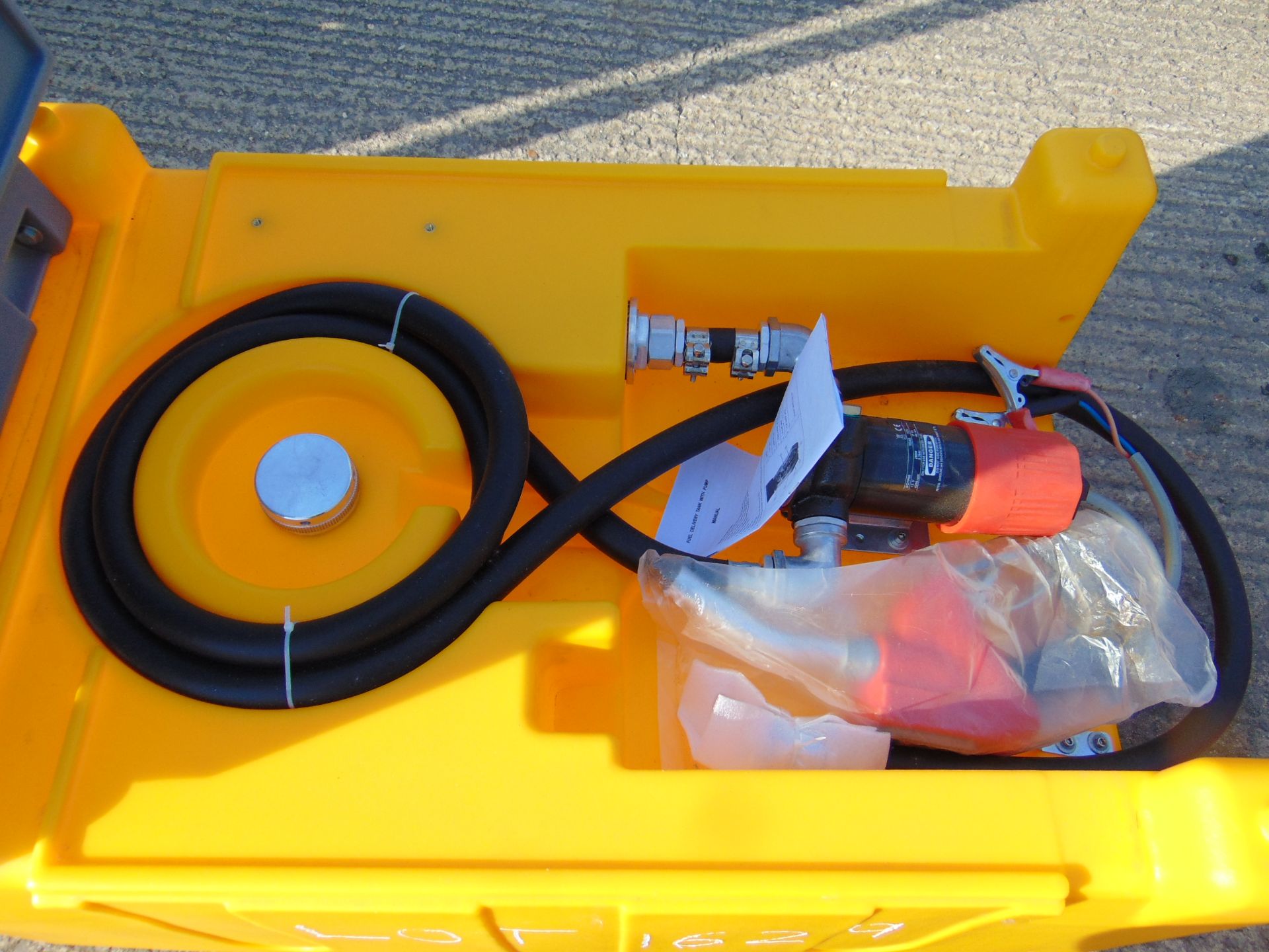 NEW UNUSED 220 LITRE FUEL POD C/W 12 VOLT PUMP, HOSE, ELECTRONIC FUEL METER, ETC - Image 6 of 12