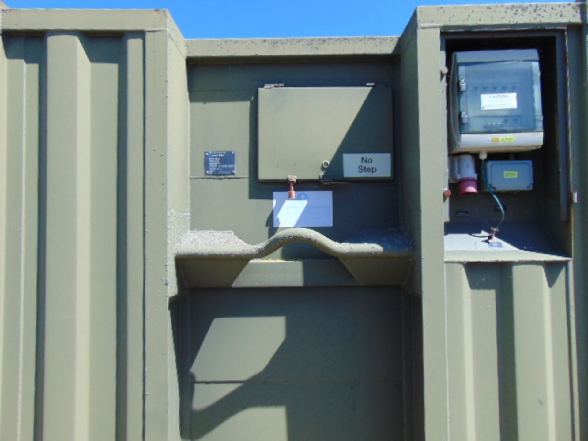 DEMOUNTABLE FRONT LINE ABLUTION UNIT IN 20FT CONTAINER WITH HOOK LOADER - Image 6 of 23