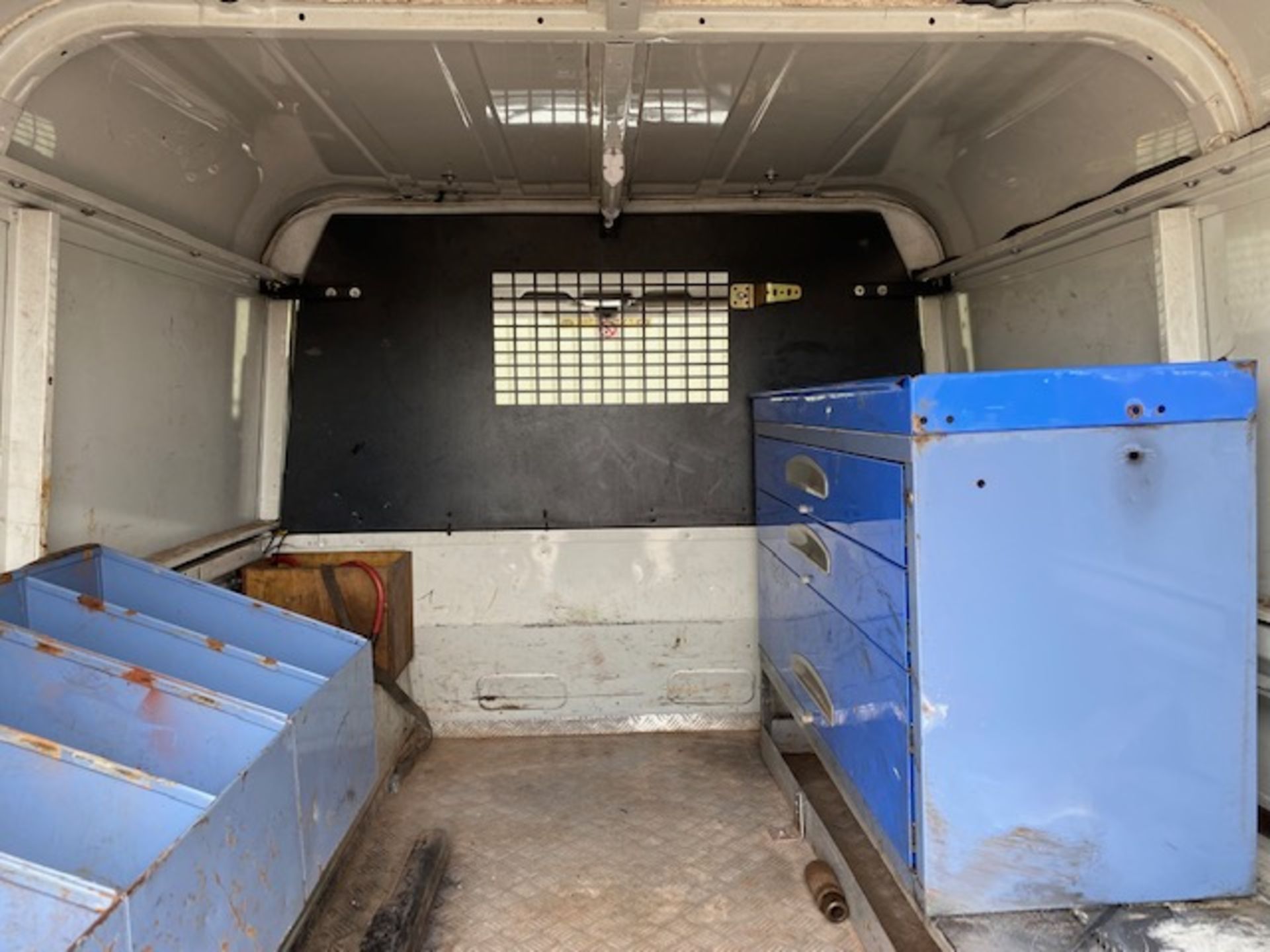 LAND ROVER DEFENDER 110 TD5 HARDTOP FITTED WINCH, SNORKEL AND WORKSHOP INTERIOR - Image 31 of 53