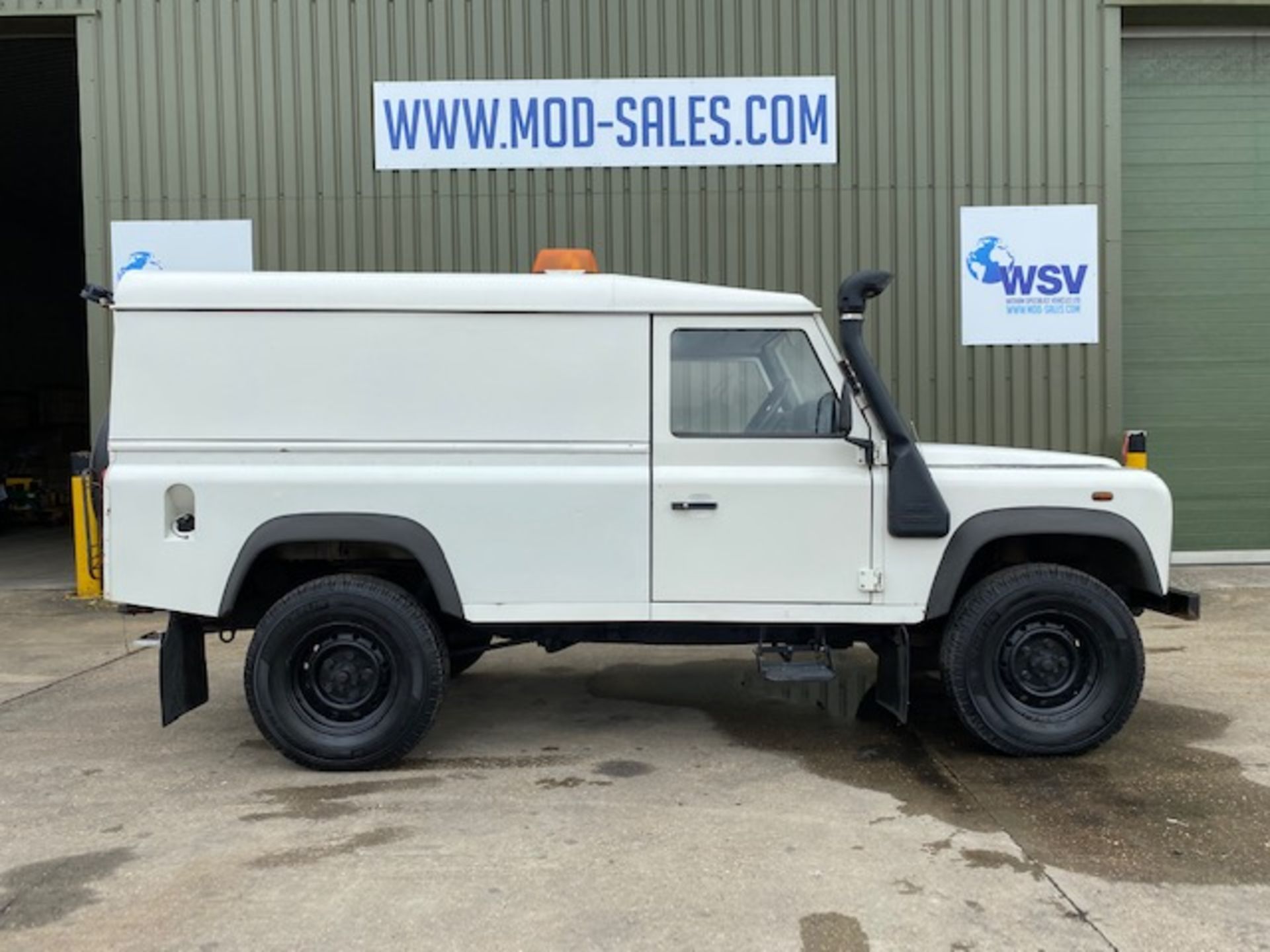 LAND ROVER DEFENDER 110 TD5 HARDTOP FITTED WINCH, SNORKEL AND WORKSHOP INTERIOR - Image 3 of 53