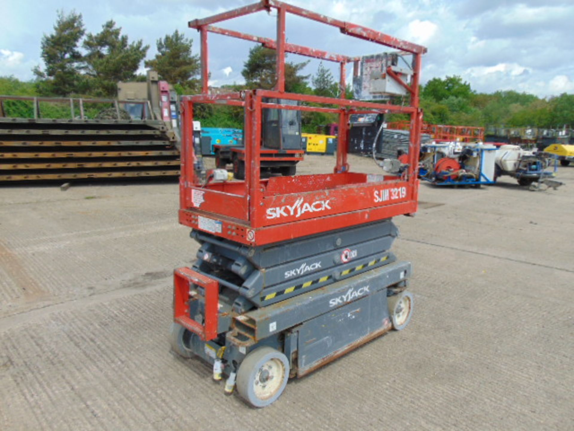 SKYJACK SJIII 3219 Electric Scissor Lift Access Platform ONLY 148 Hours! - Image 5 of 20