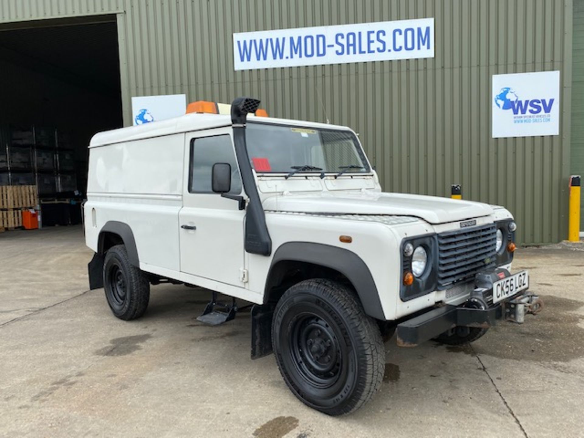 LAND ROVER DEFENDER 110 TD5 HARDTOP FITTED WINCH, SNORKEL AND WORKSHOP INTERIOR - Image 8 of 53