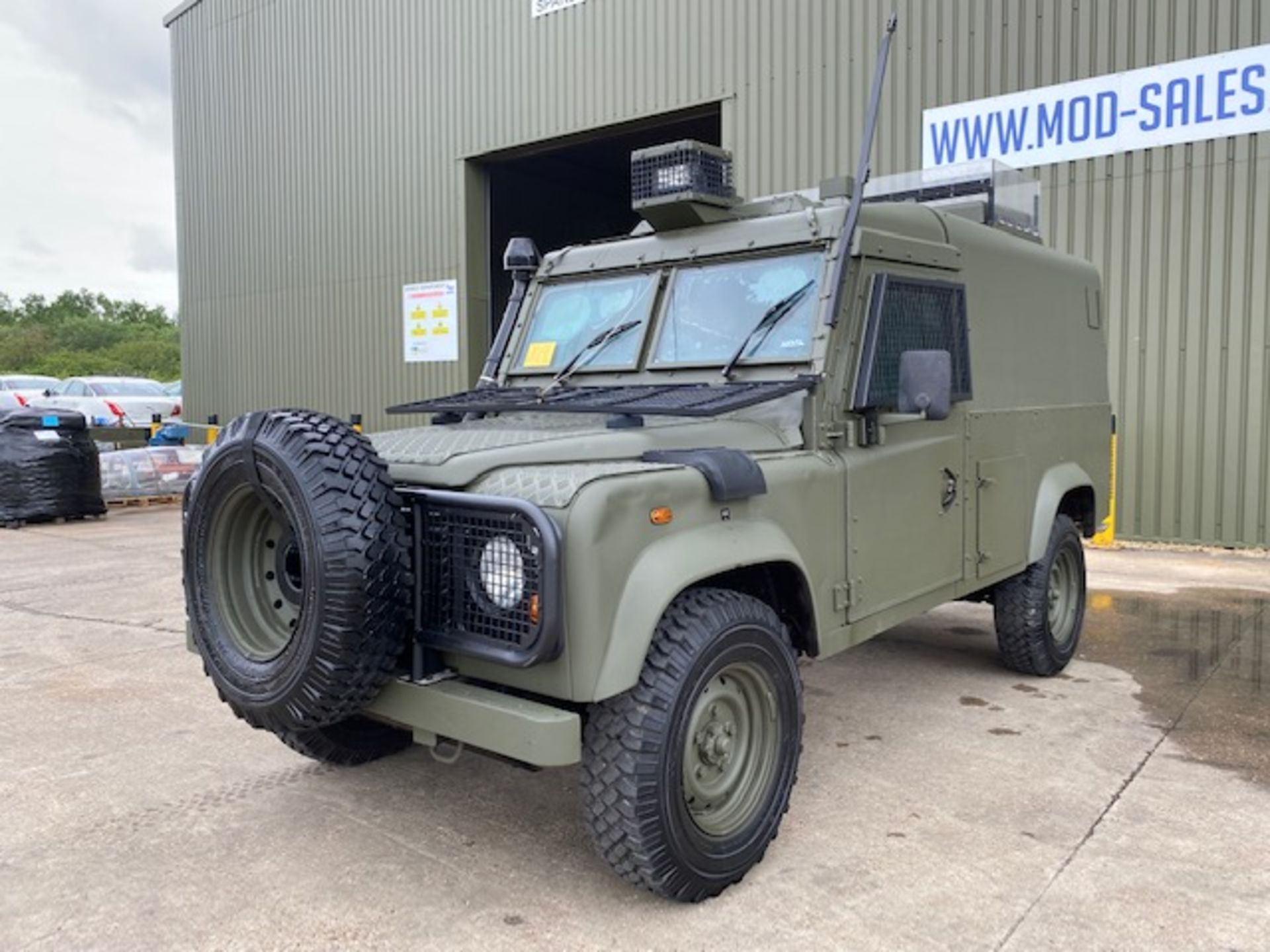 LAND ROVER SNATCH 2B 300 TDi ONLY 7935 RECORDED KMS - Image 3 of 49