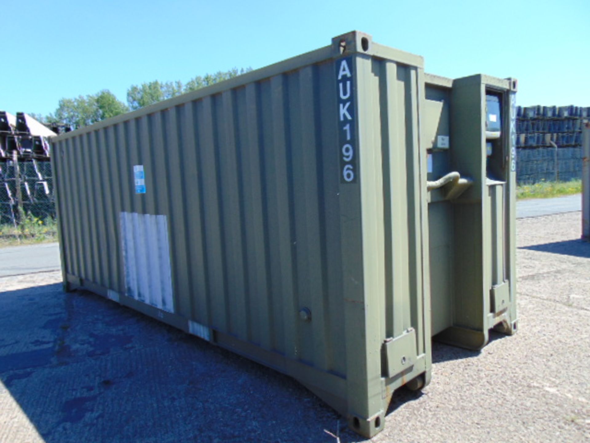 DEMOUNTABLE FRONT LINE ABLUTION UNIT IN 20FT CONTAINER WITH HOOK LOADER - Image 5 of 23